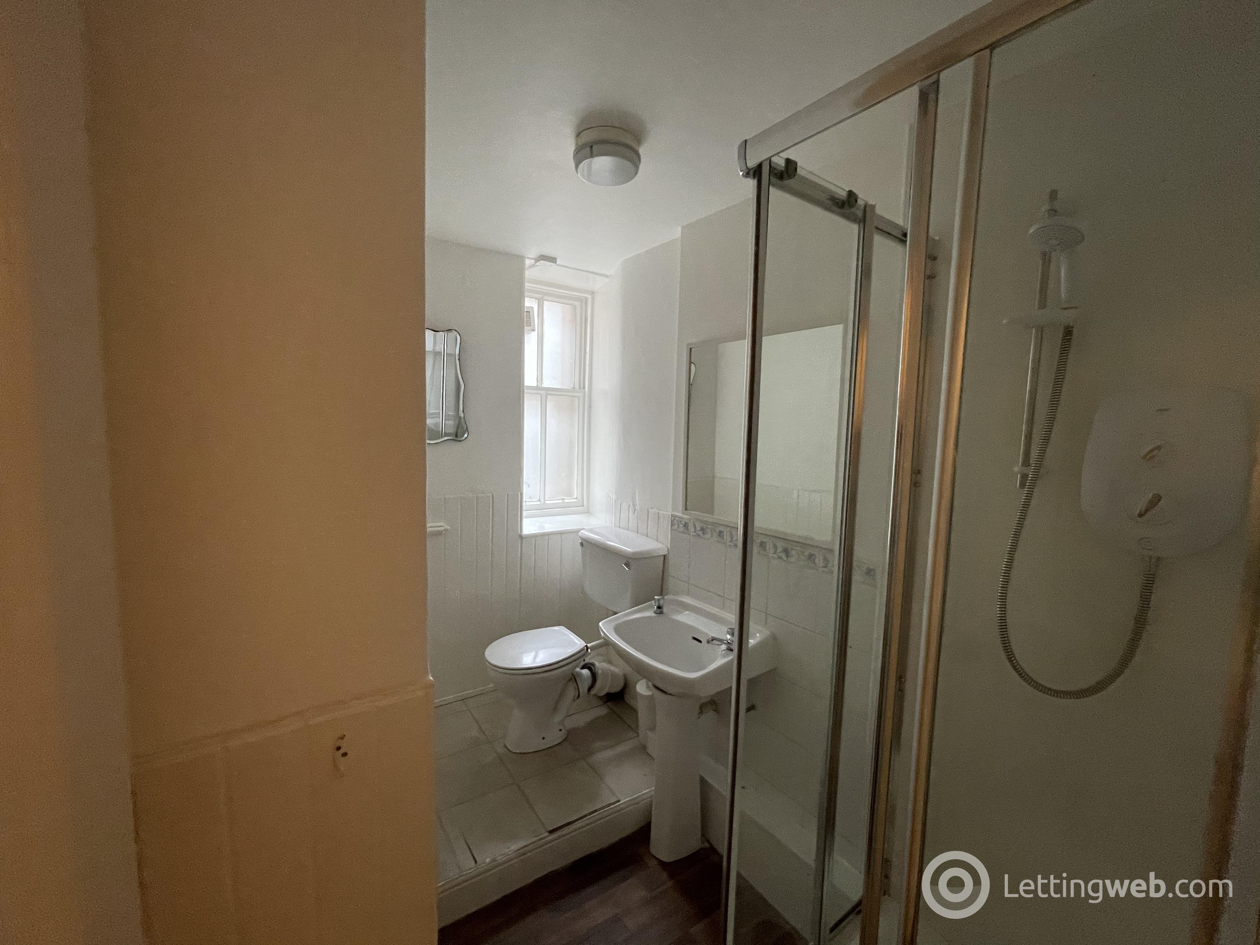 Property to rent in 13 2f2 Bank Street