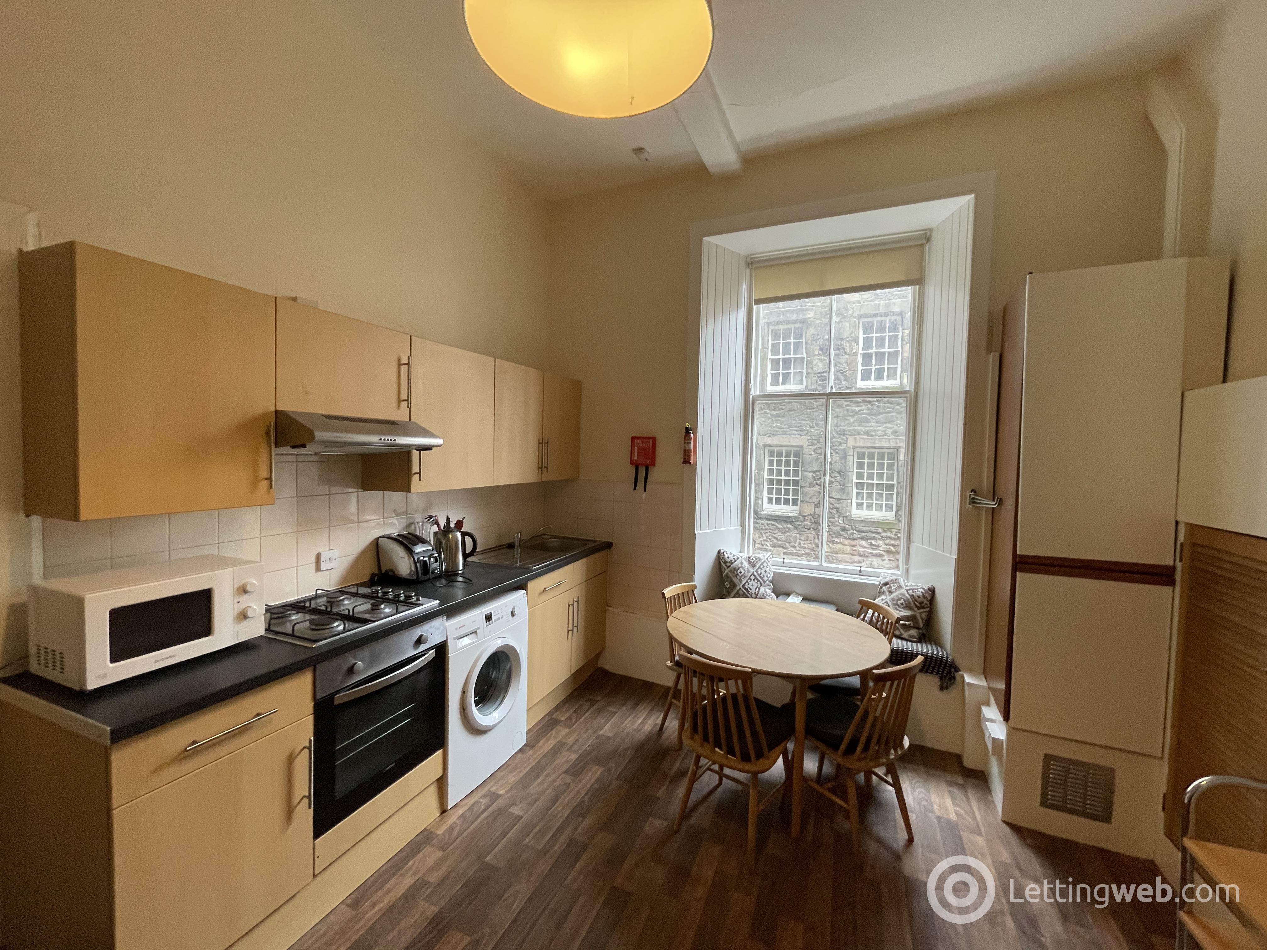 Property to rent in 13 2f2 Bank Street