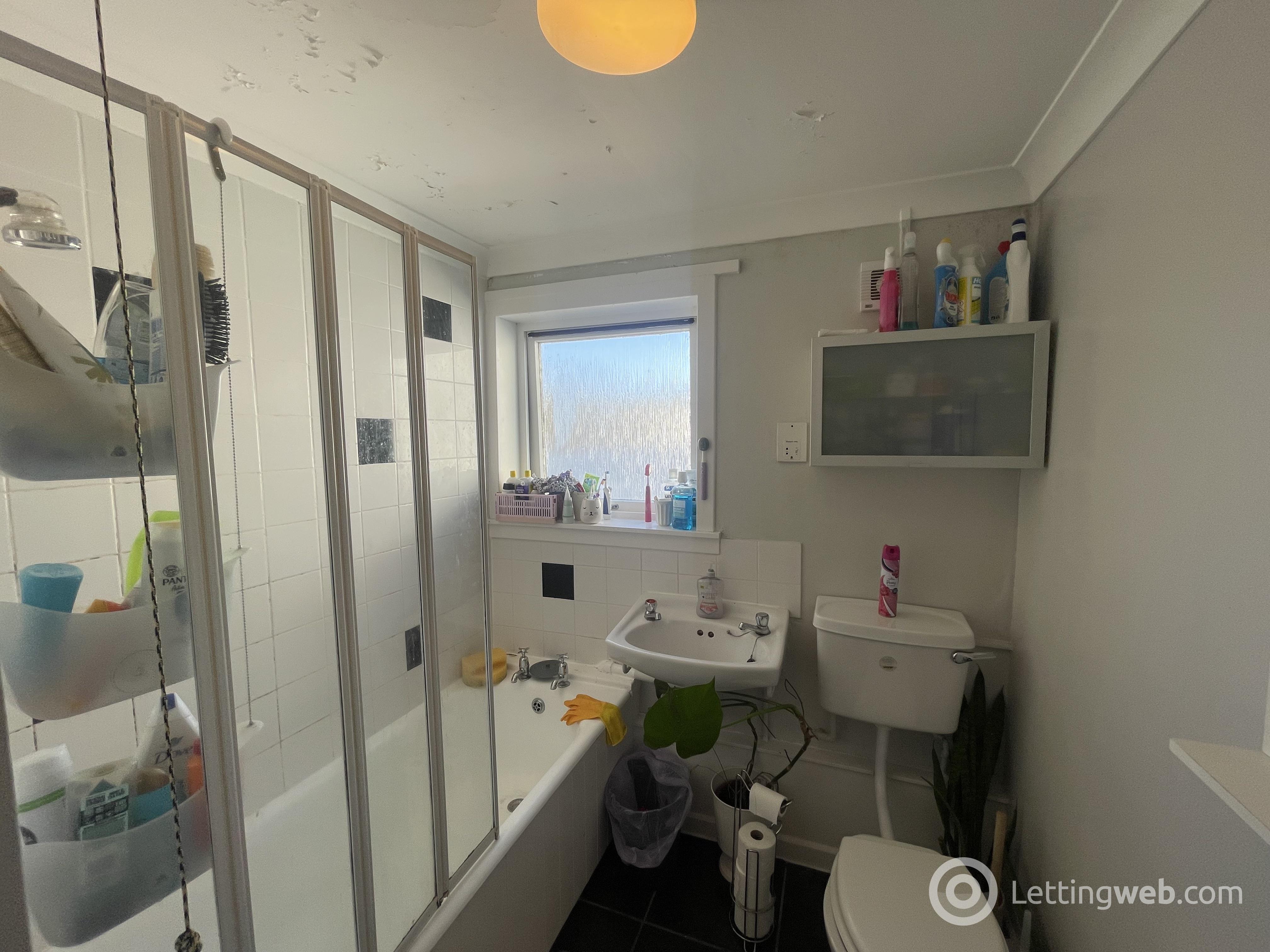 Property to rent in 7 Abbey Court