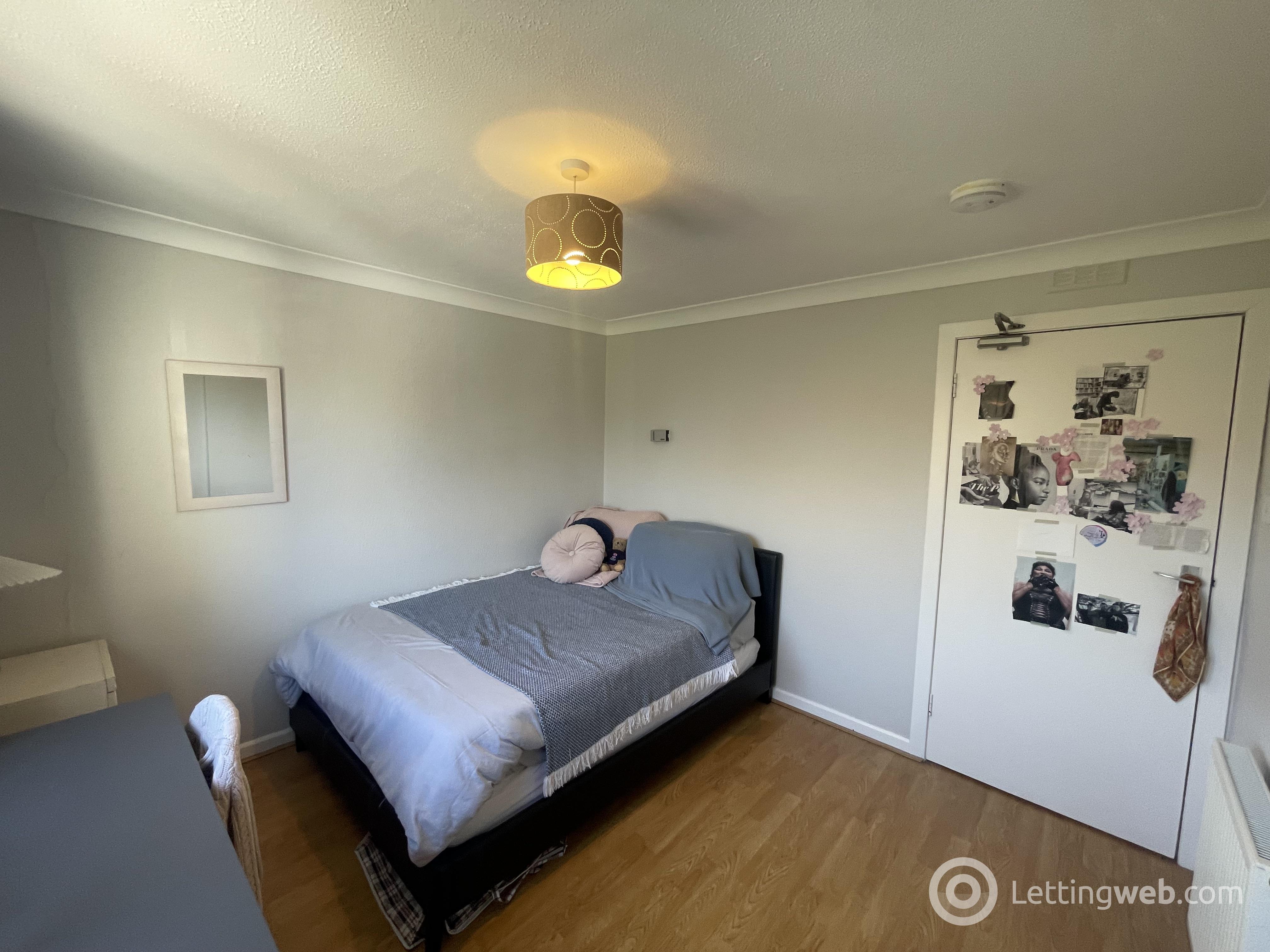 Property to rent in 7 Abbey Court