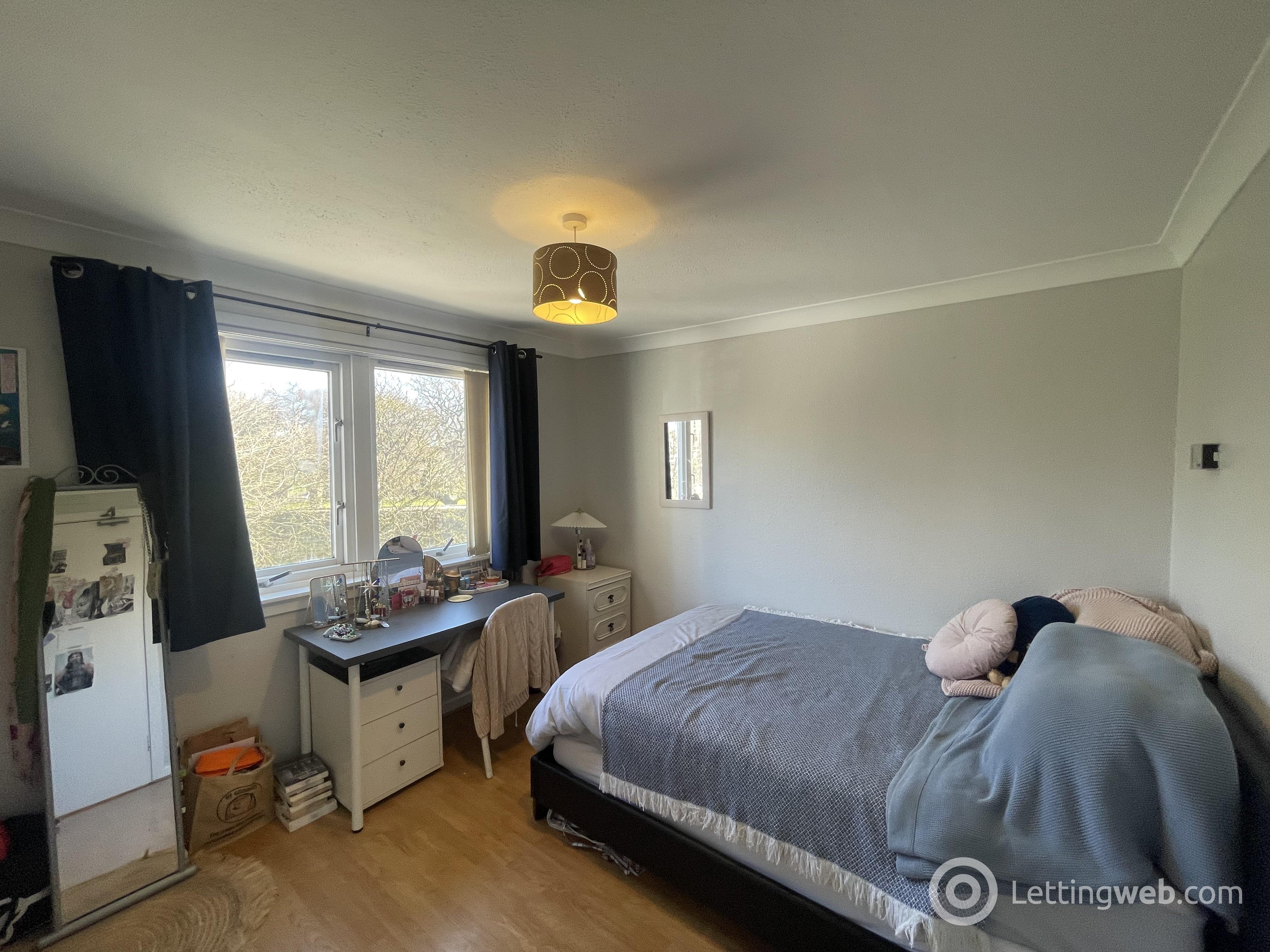 Property to rent in 7 Abbey Court