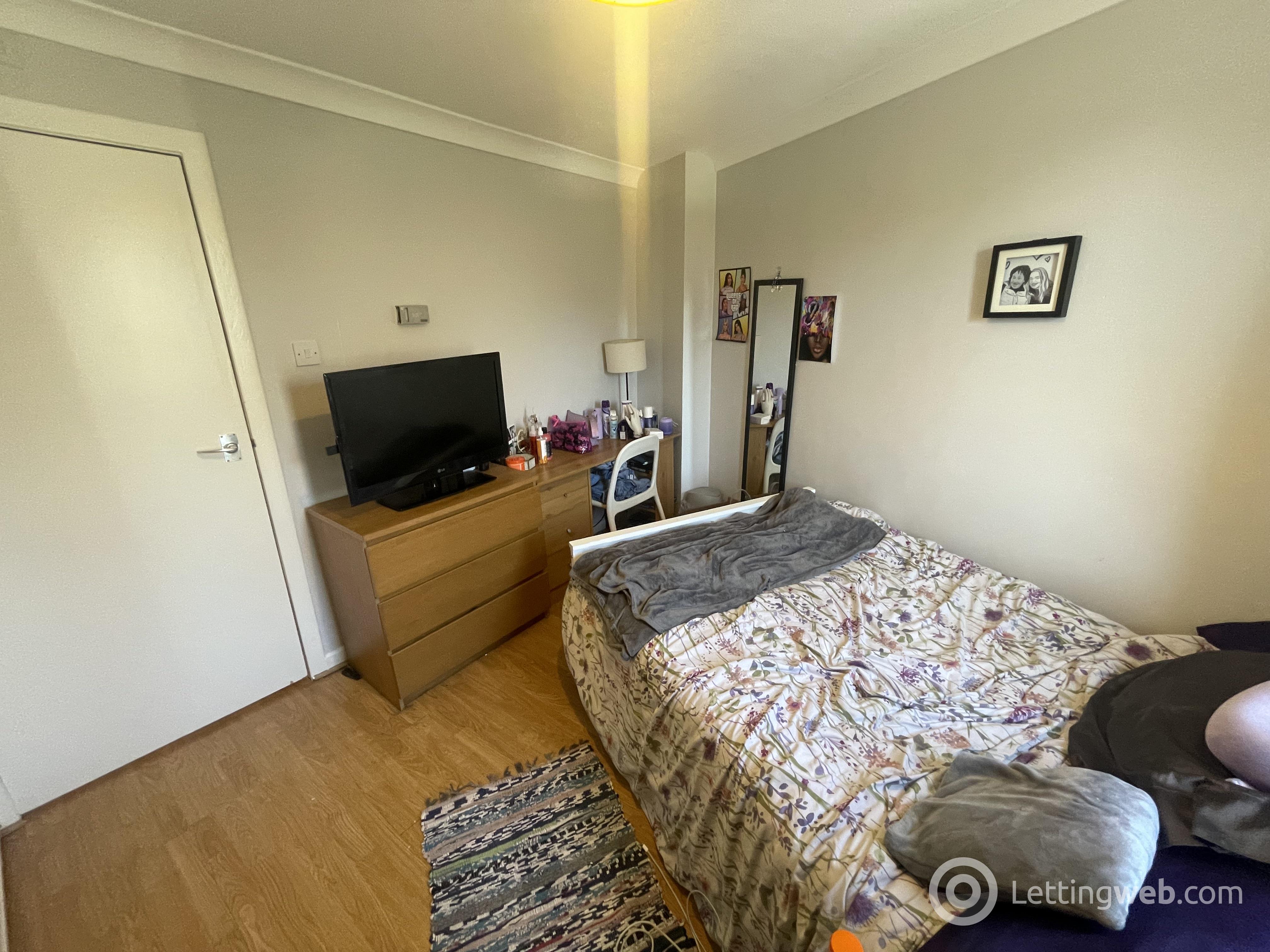 Property to rent in 7 Abbey Court