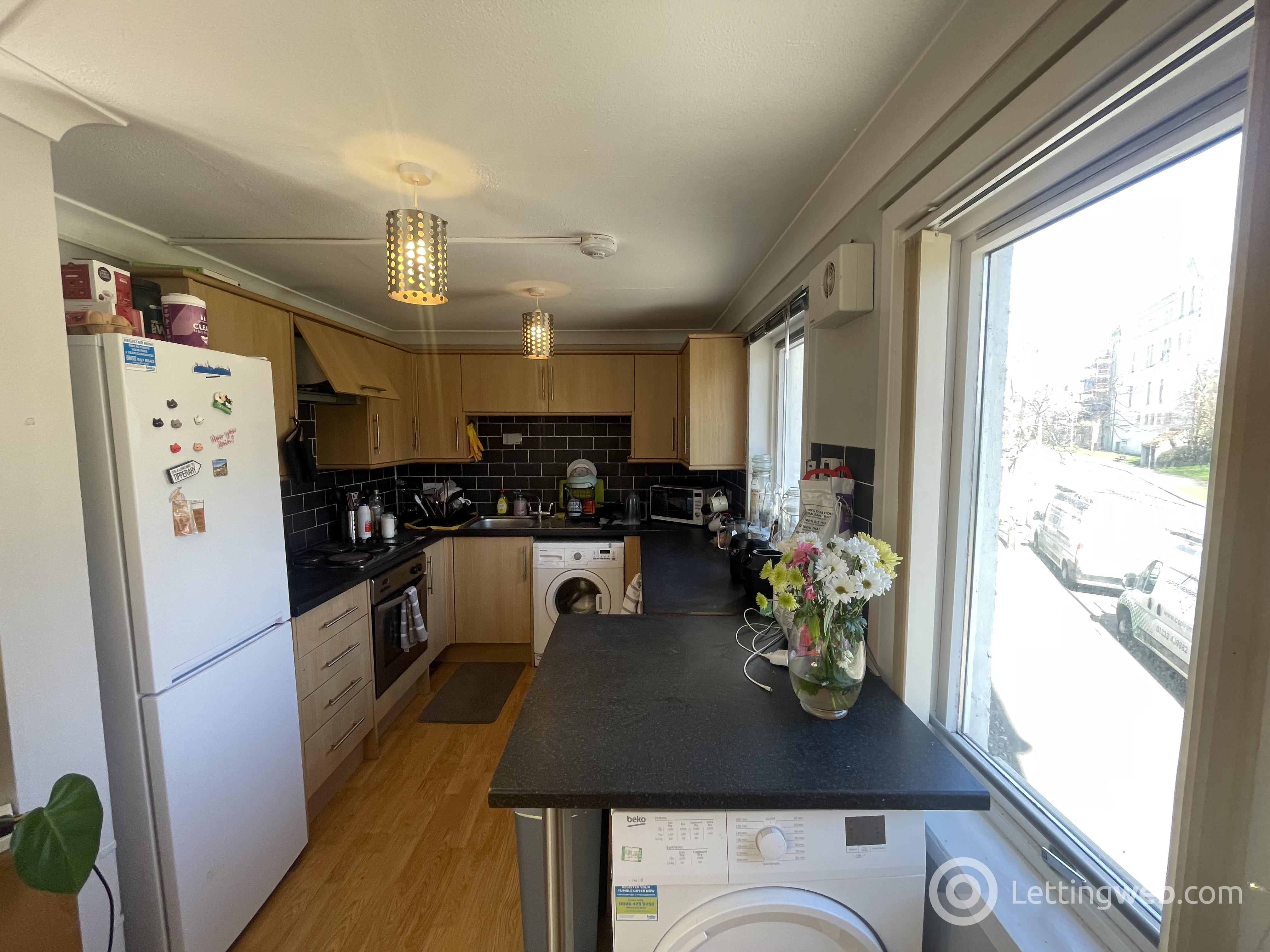 Property to rent in 7 Abbey Court