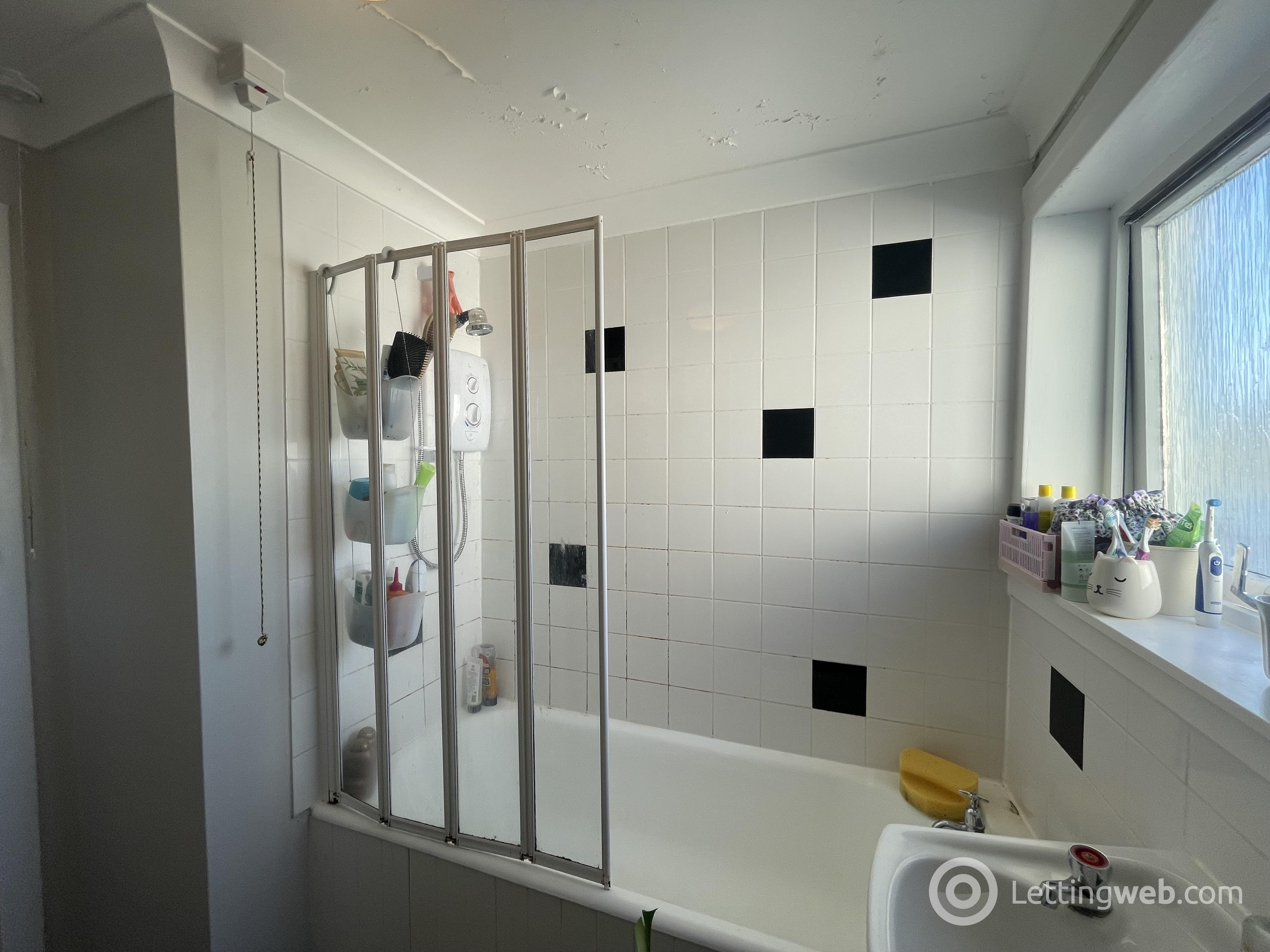 Property to rent in 7 Abbey Court