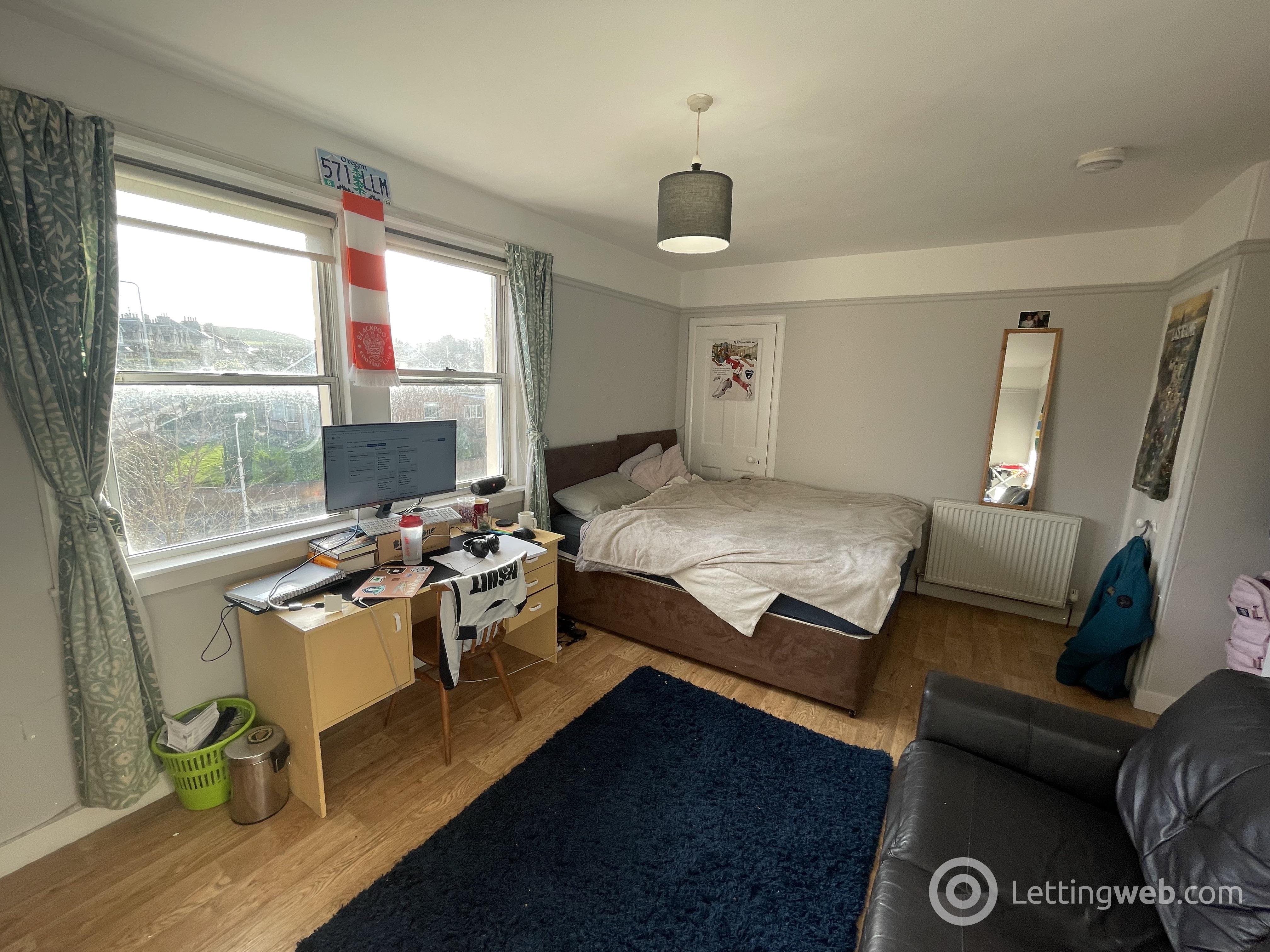 Property to rent in 4 Canongate