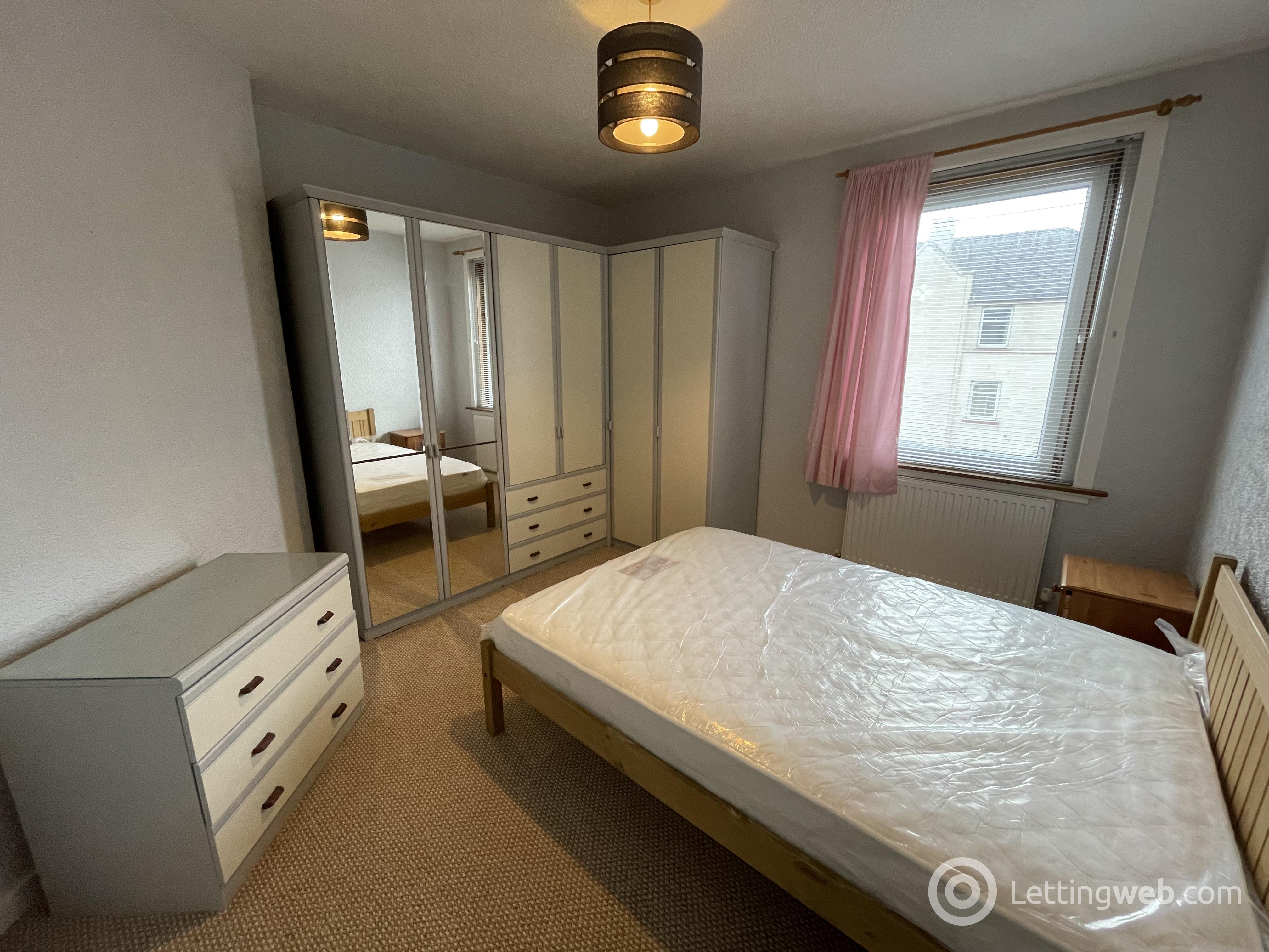 Property to rent in 12/5 Stenhosue Avenue West