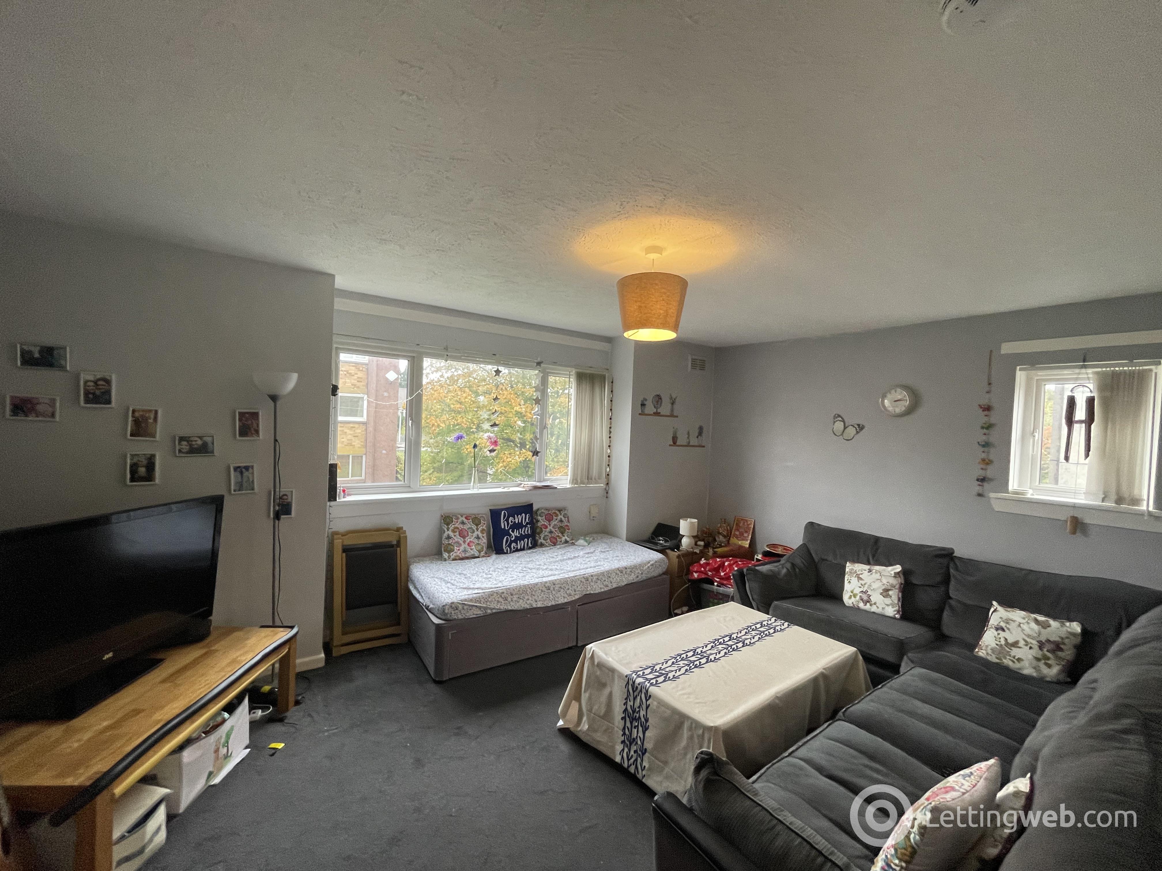 Property to rent in 5c Forrester Park Grove