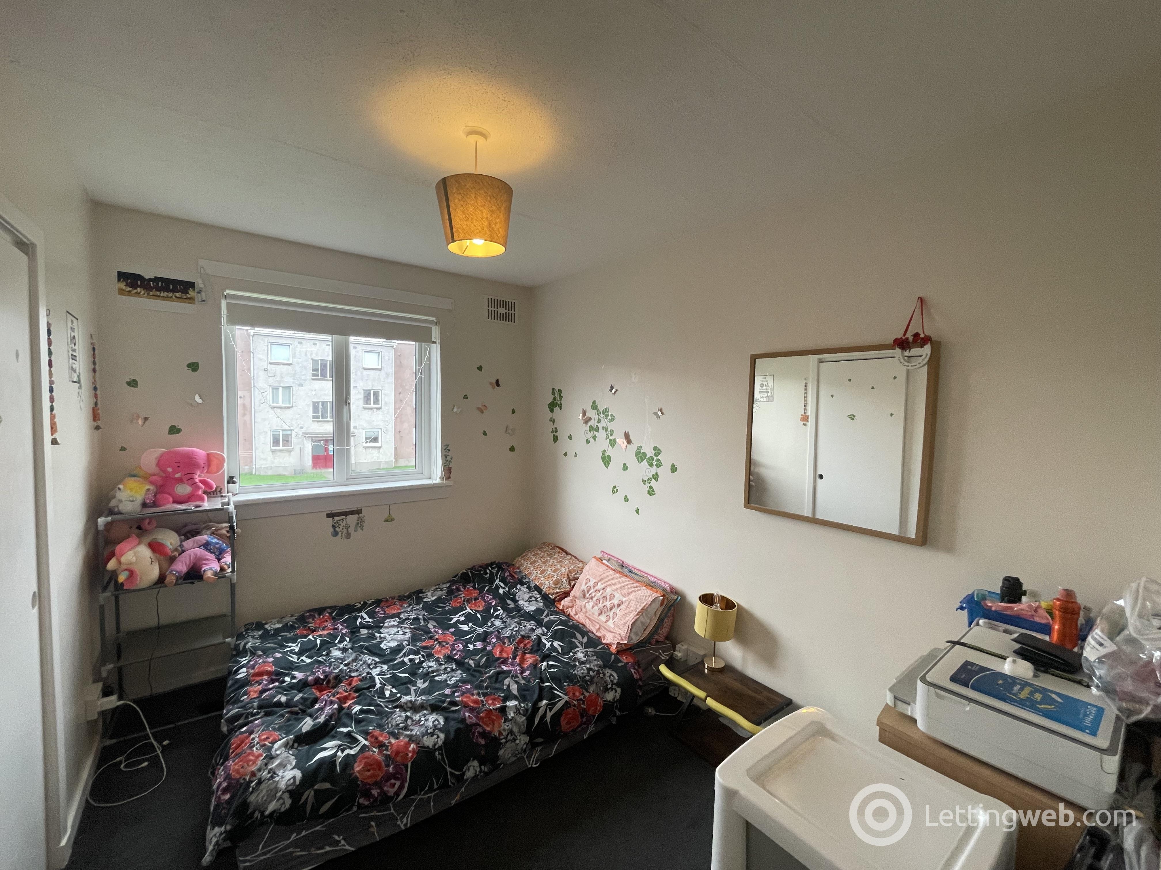 Property to rent in 5c Forrester Park Grove