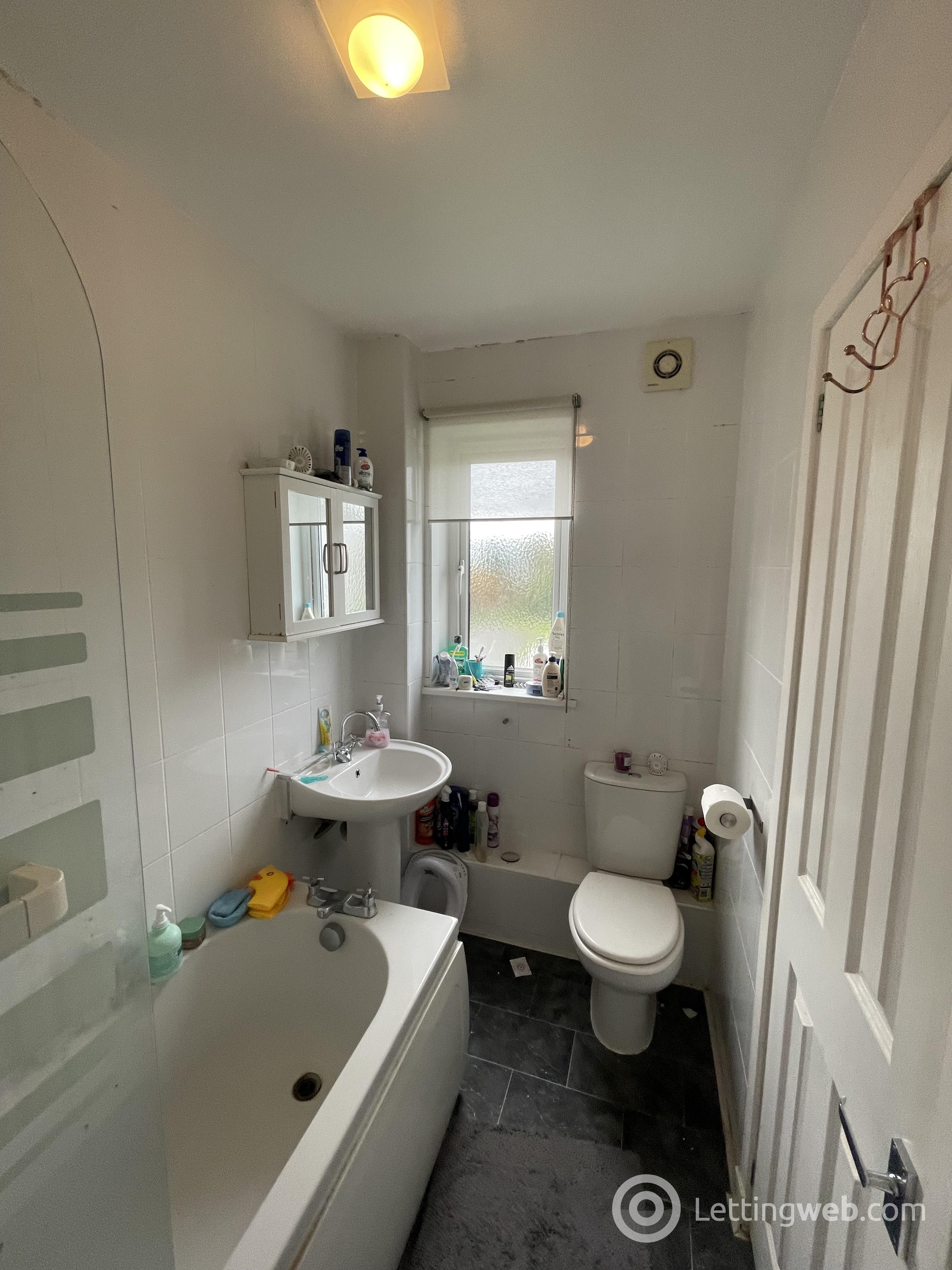 Property to rent in 5c Forrester Park Grove