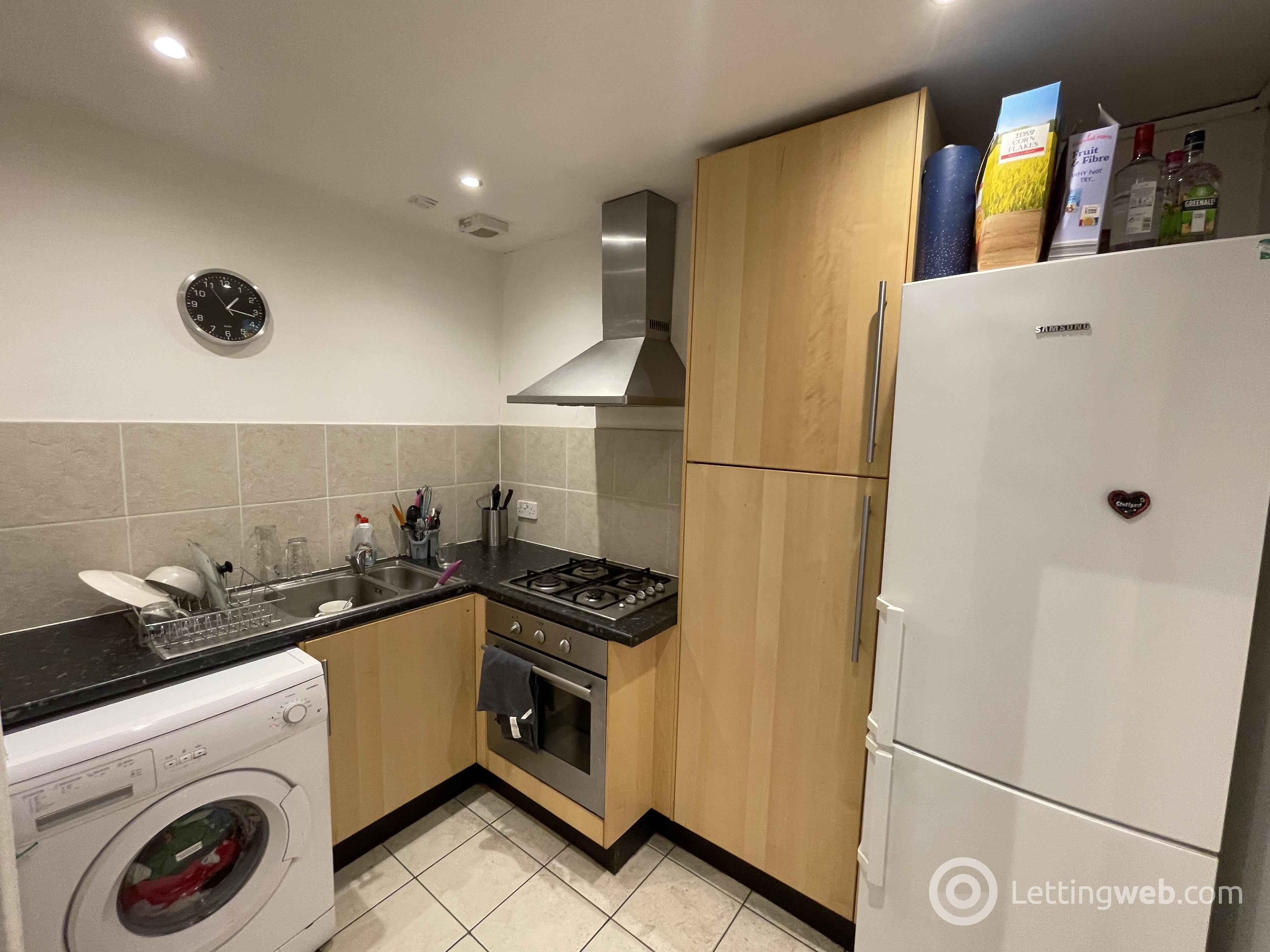 Property to rent in 9/6 Pirrie Street