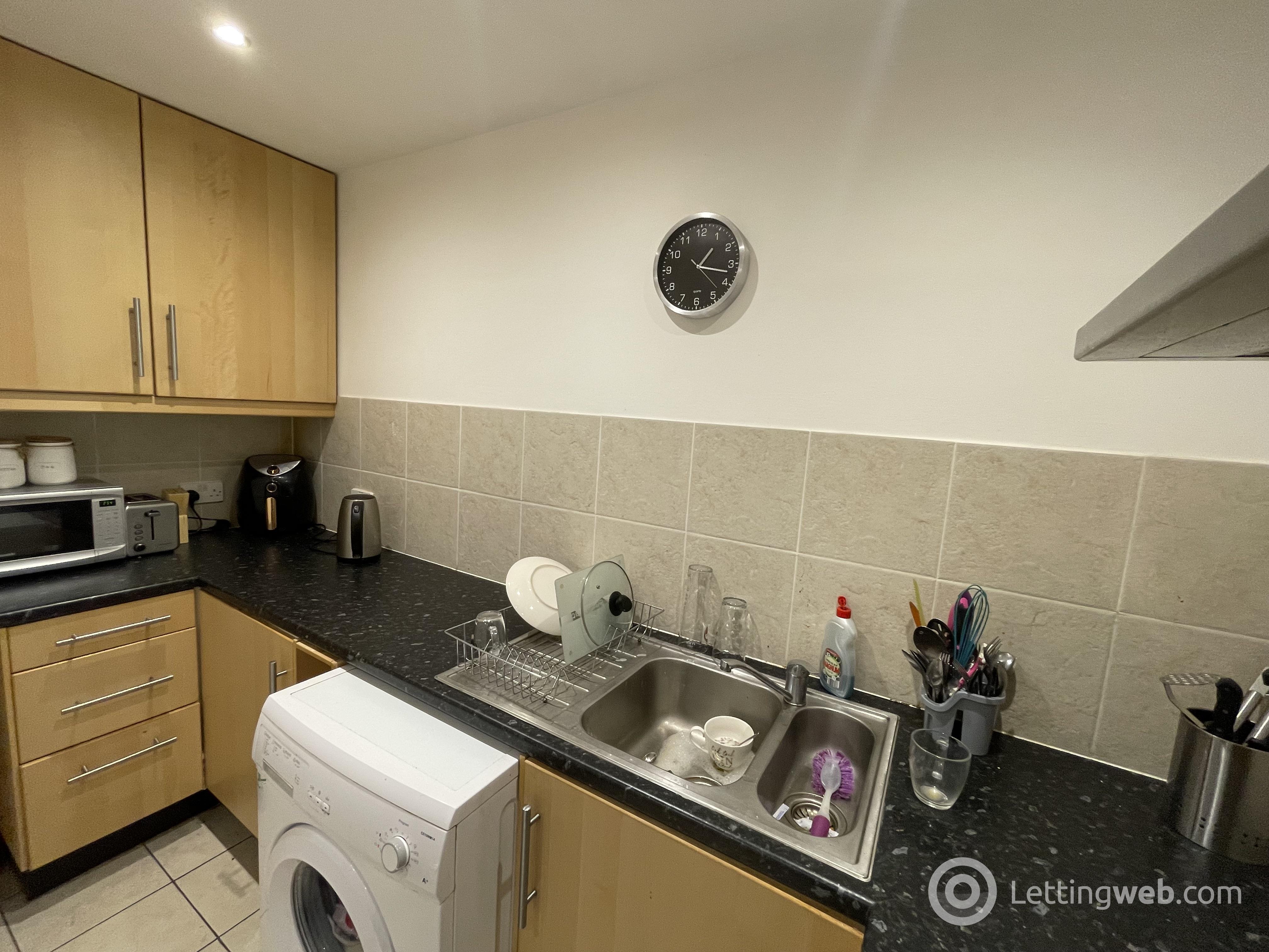 Property to rent in 9/6 Pirrie Street