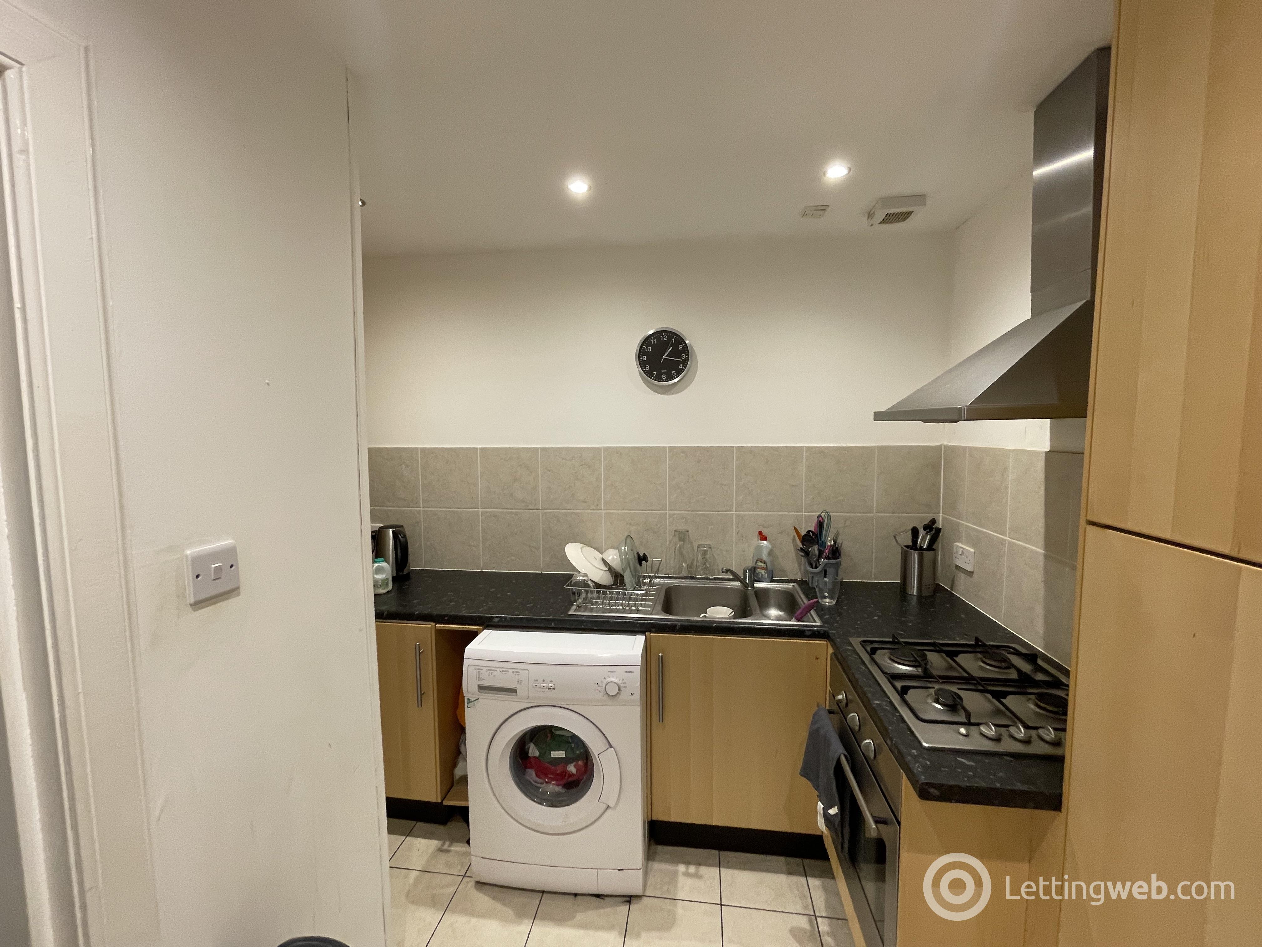 Property to rent in 9/6 Pirrie Street