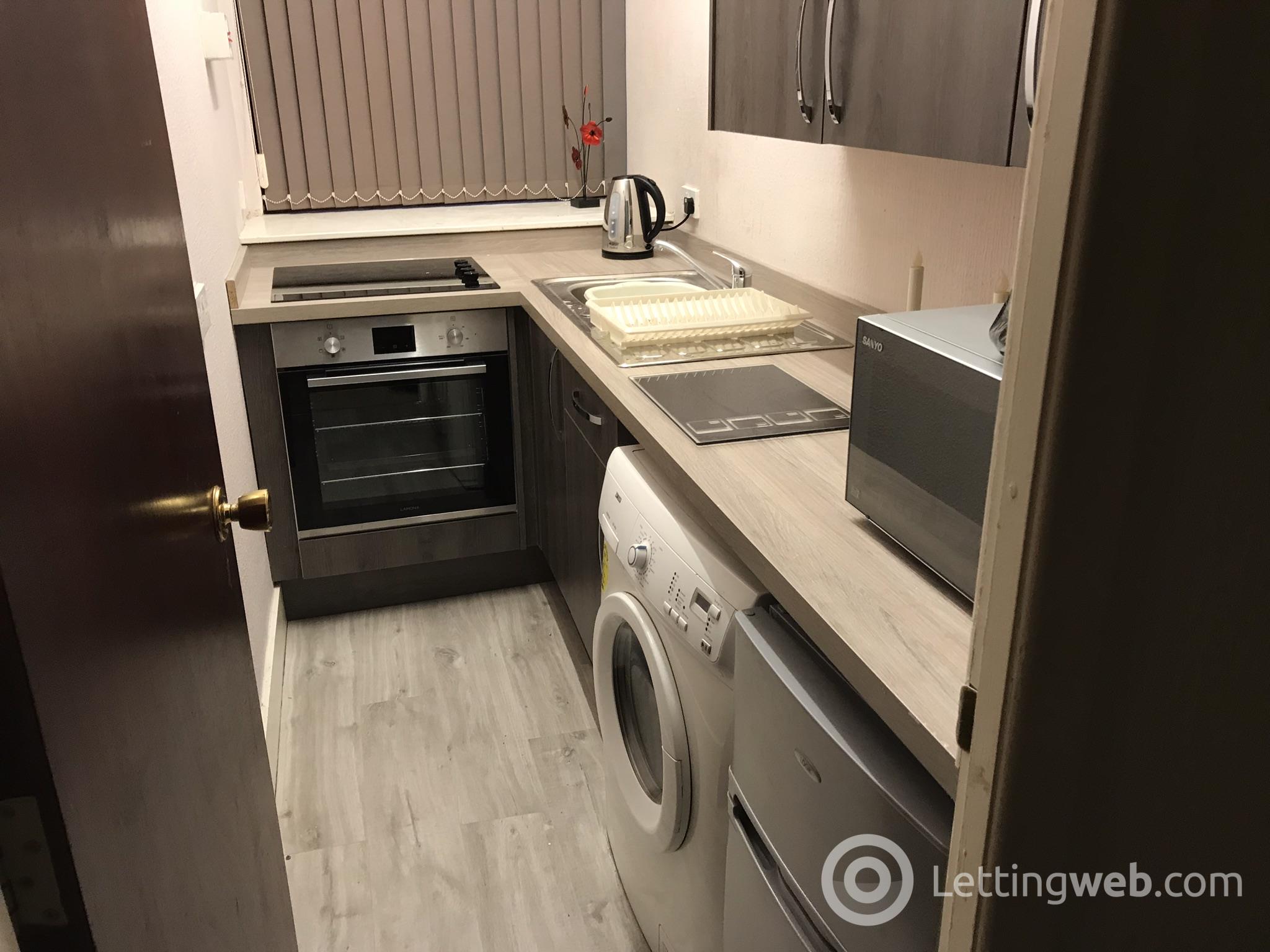 Property to rent in 72 Esslemont AV