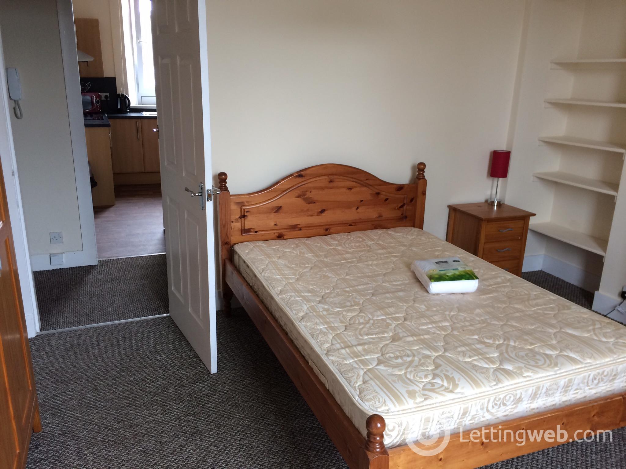 Property to rent in 11 Summerfield Place