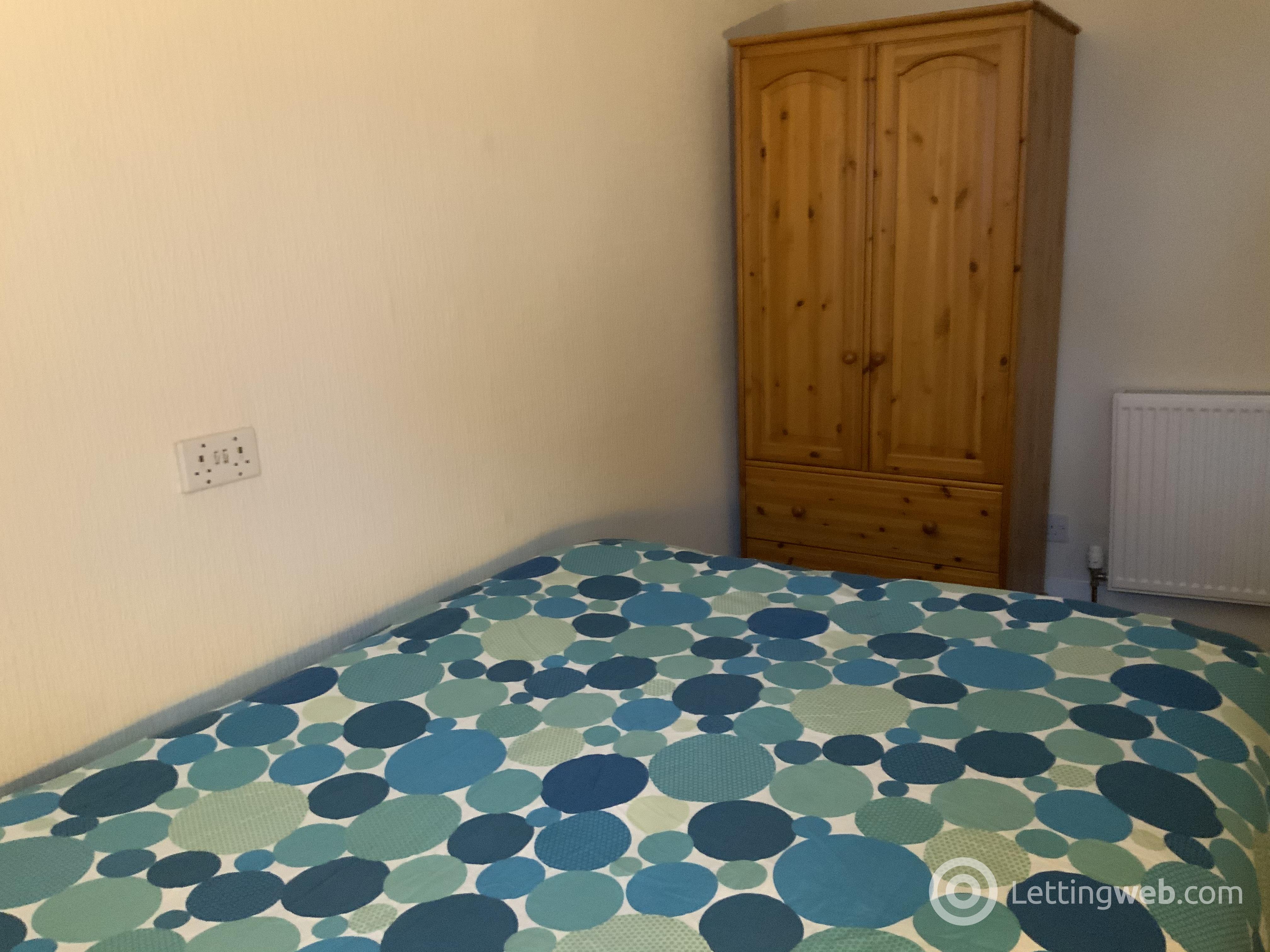 Property to rent in 72 Esslemont AV