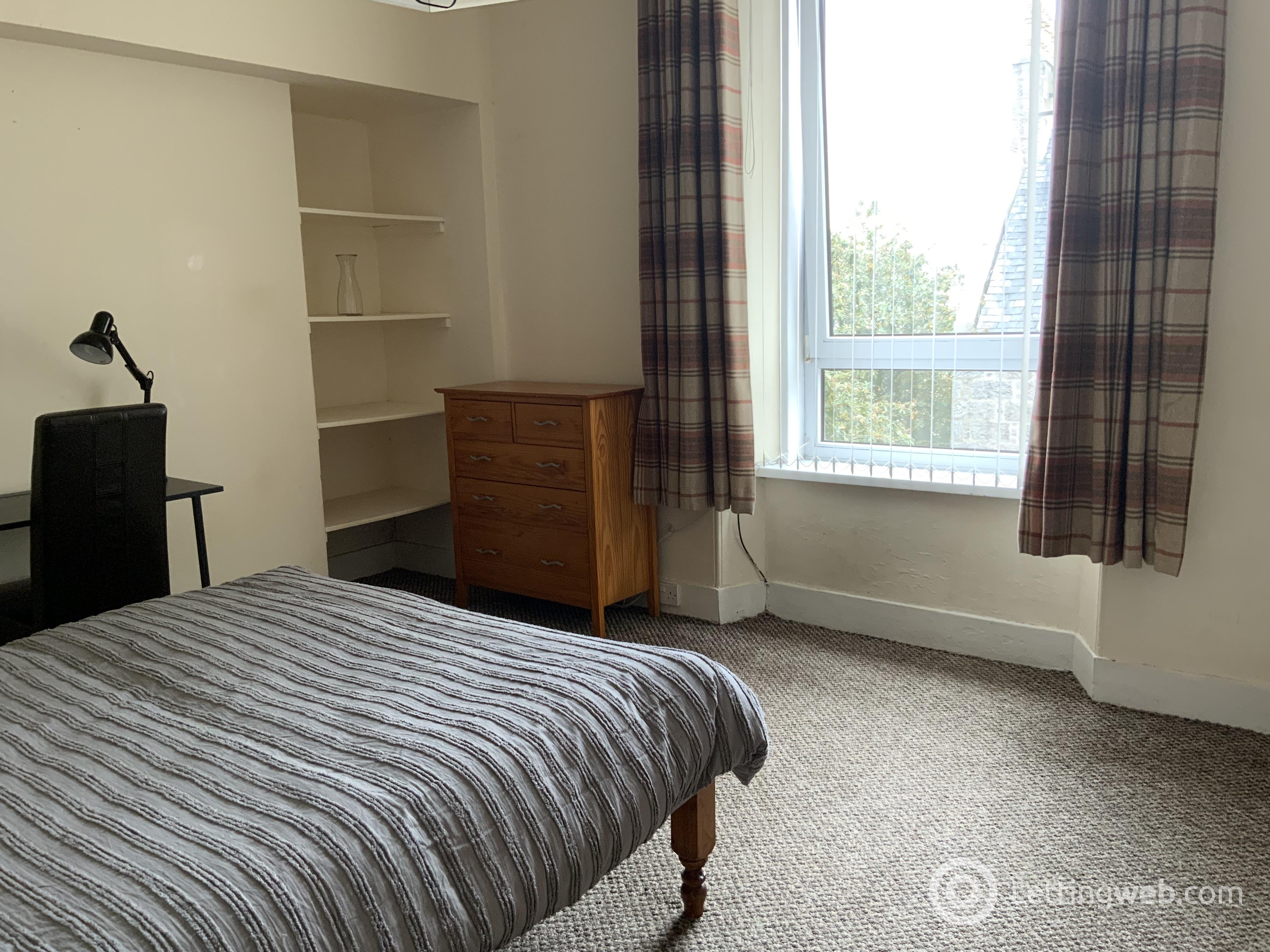 Property to rent in 11 Summerfield Place