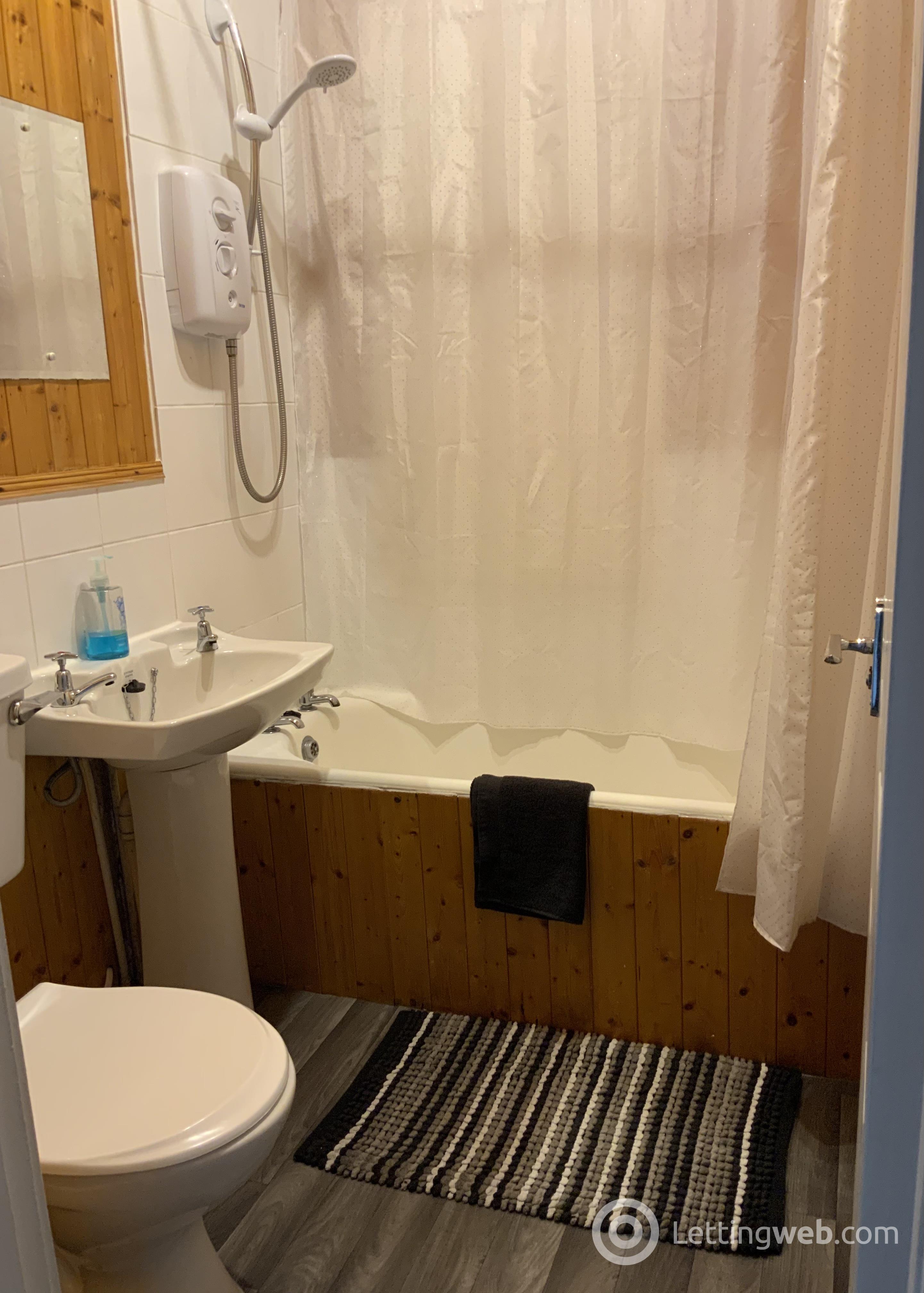 Property to rent in 11 Summerfield Place