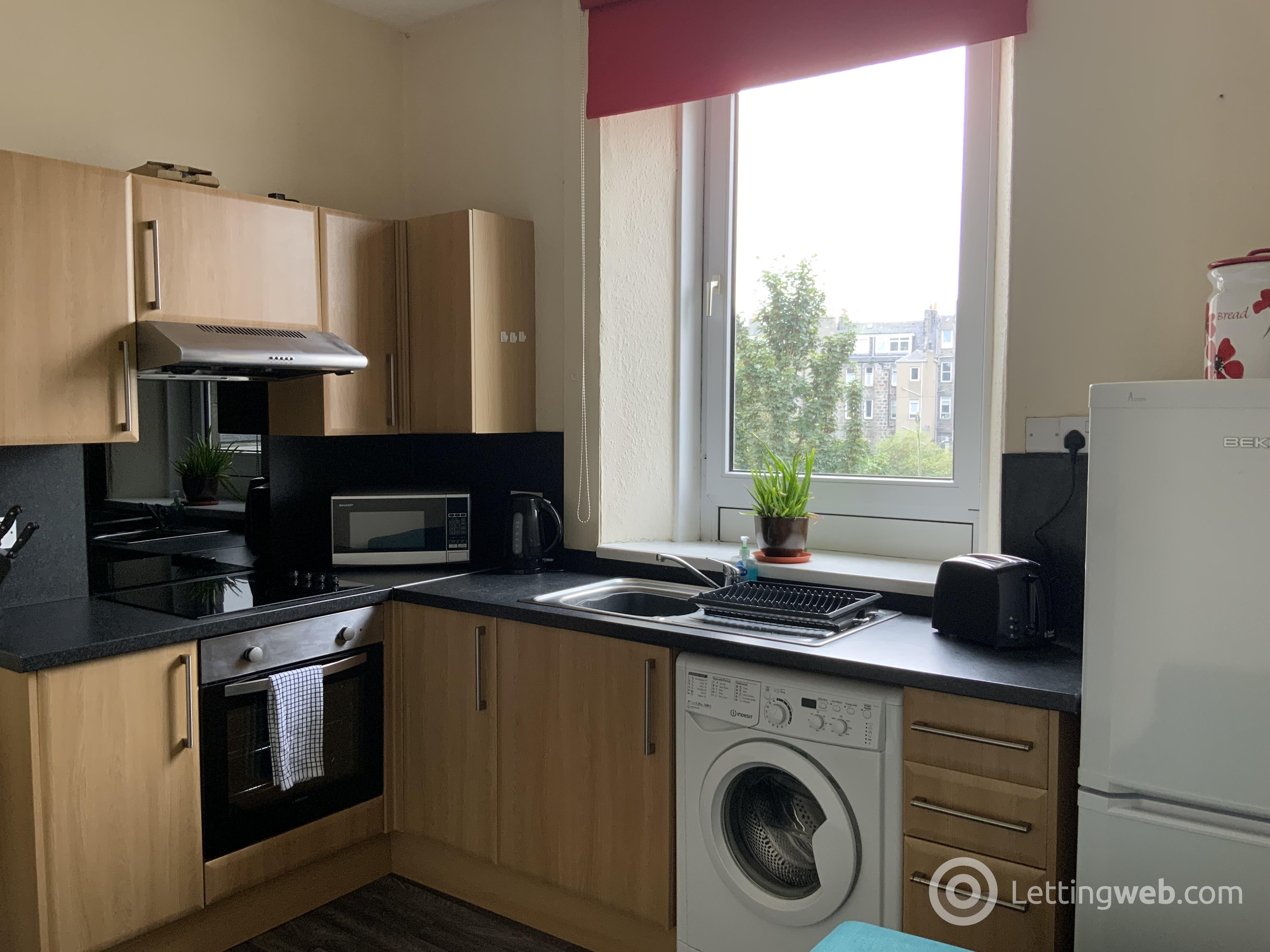 Property to rent in 11 Summerfield Place