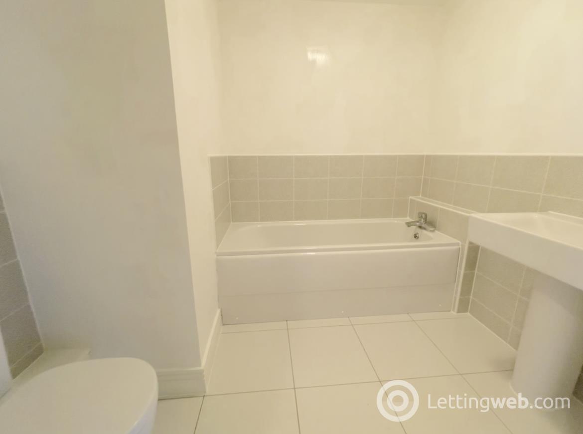 Property to rent in Mulberry Road, Renfrew