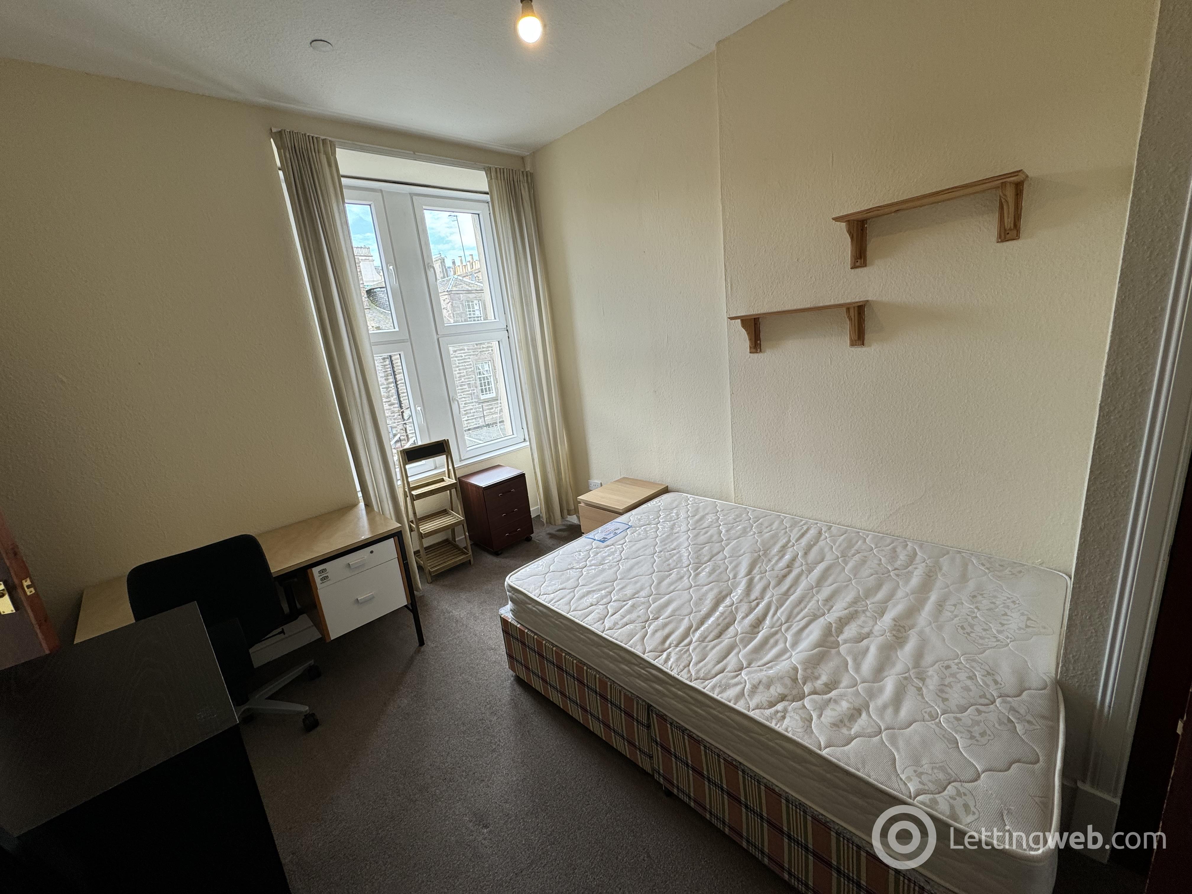 Property to rent in 11E, Whitehall Street, Dundee, DD1 4AA