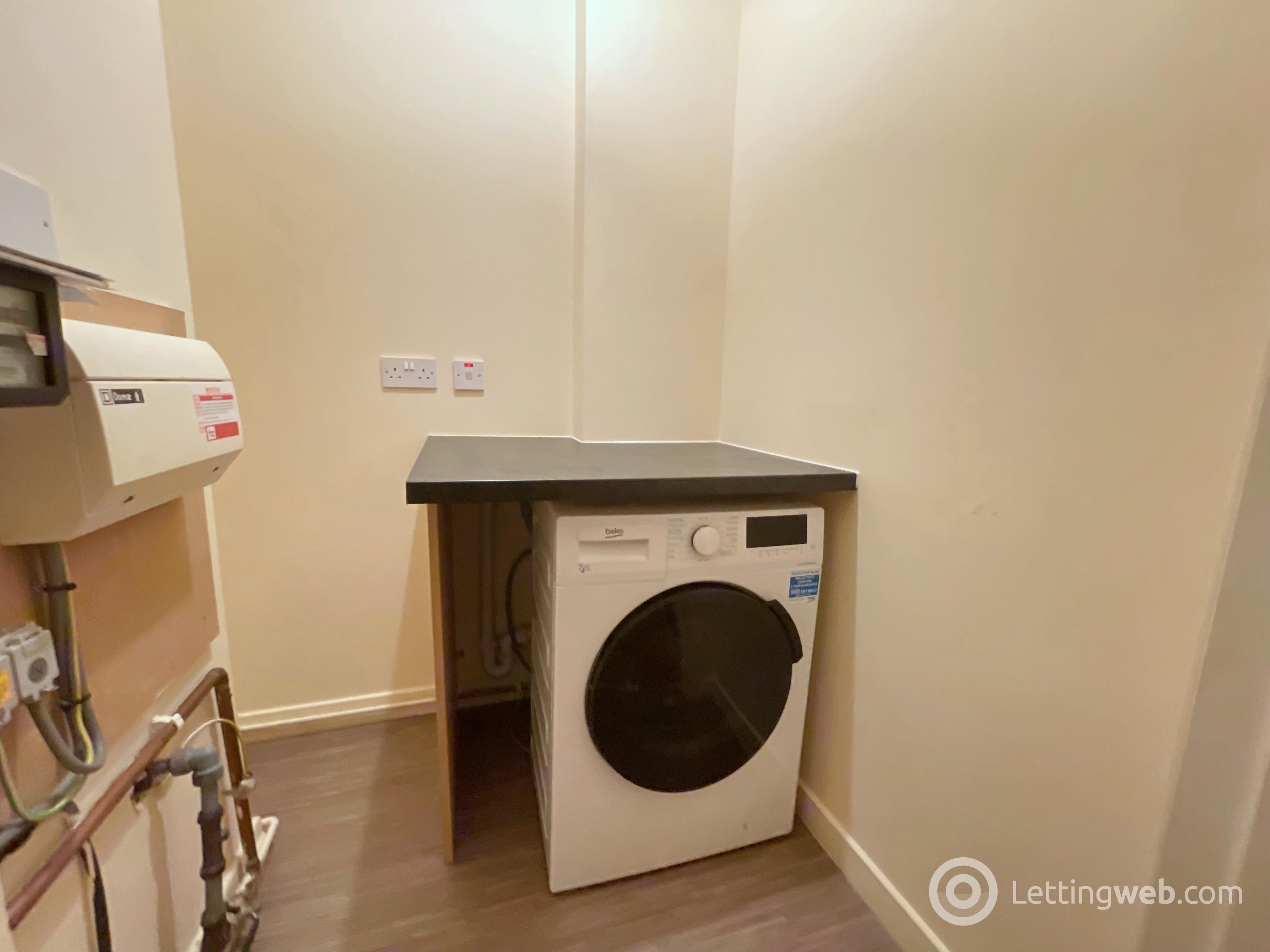 Property to rent in Flat 4, 11 Woodside Walk, Hamilton, ML3 7GY