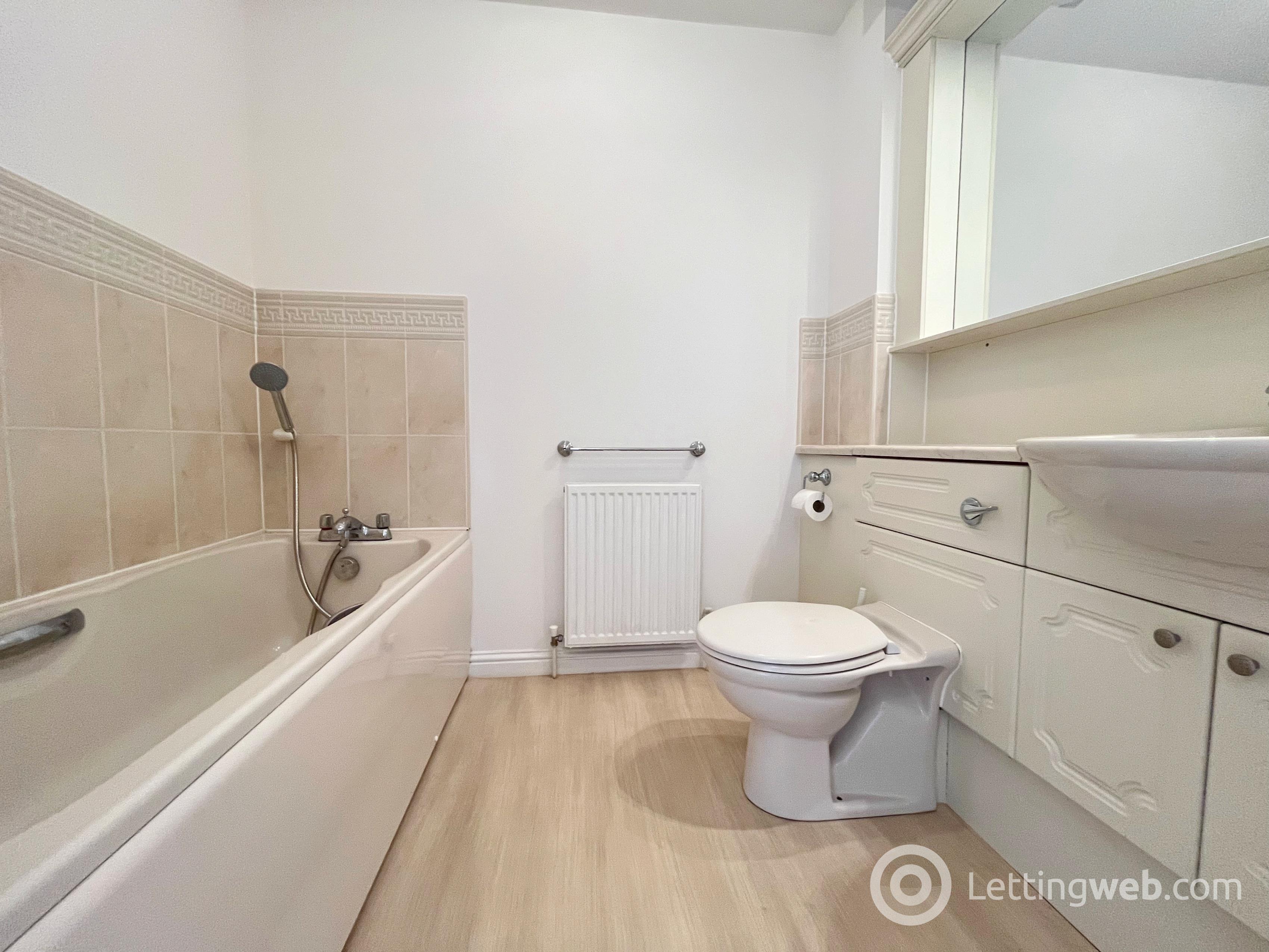 Property to rent in 98 Old Station Court, Bothwell, Glasgow, G71 8PE