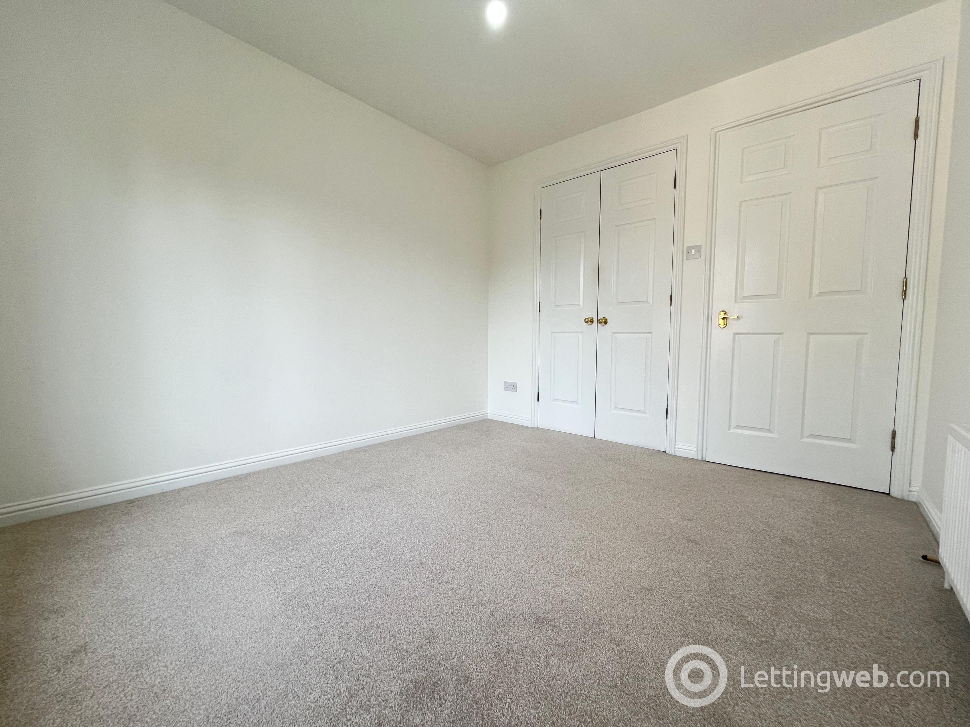 Property to rent in 98 Old Station Court, Bothwell, Glasgow, G71 8PE