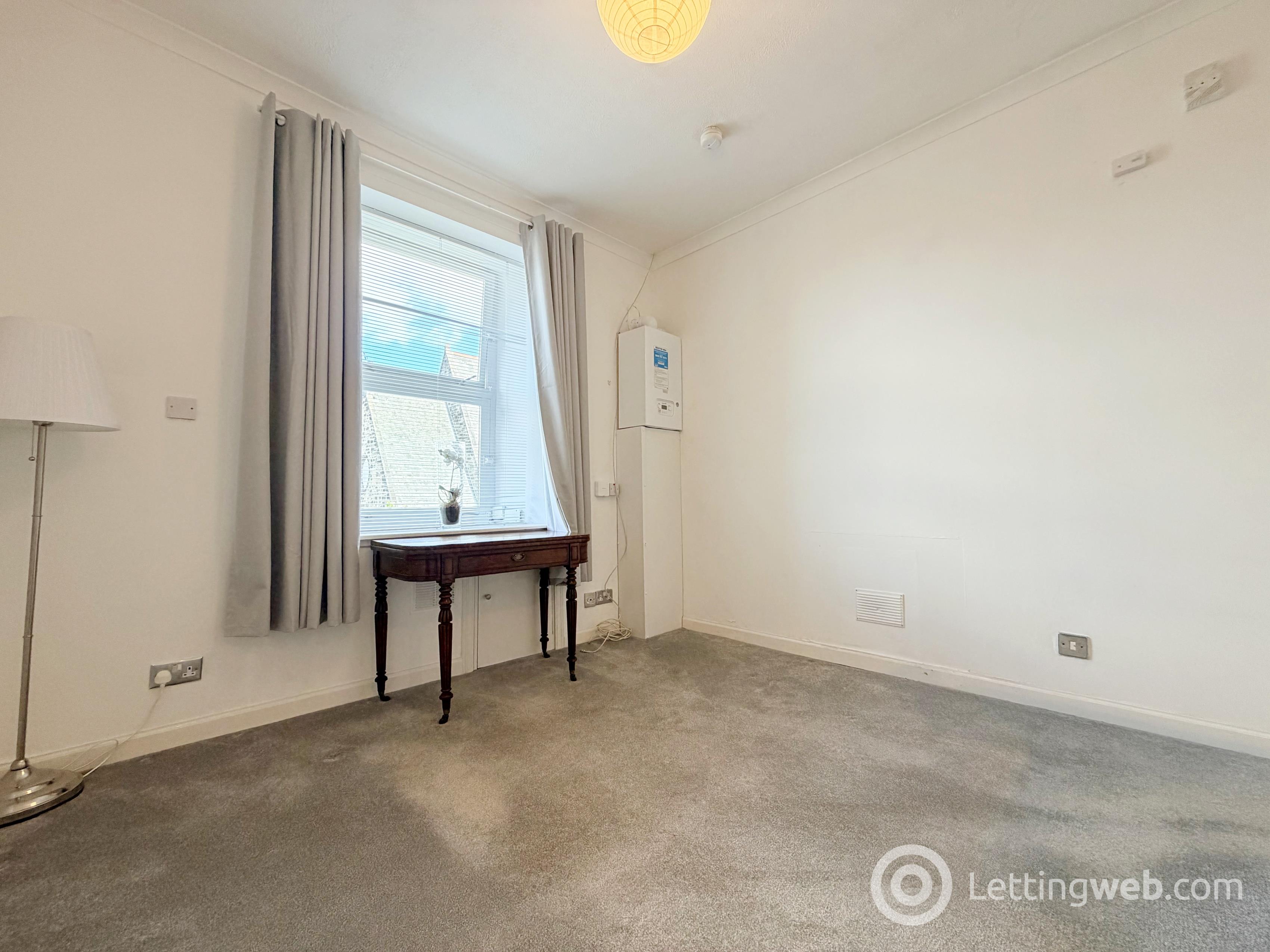 Property to rent in 8/7, Woodside Walk, Hamilton, ML3 7HY