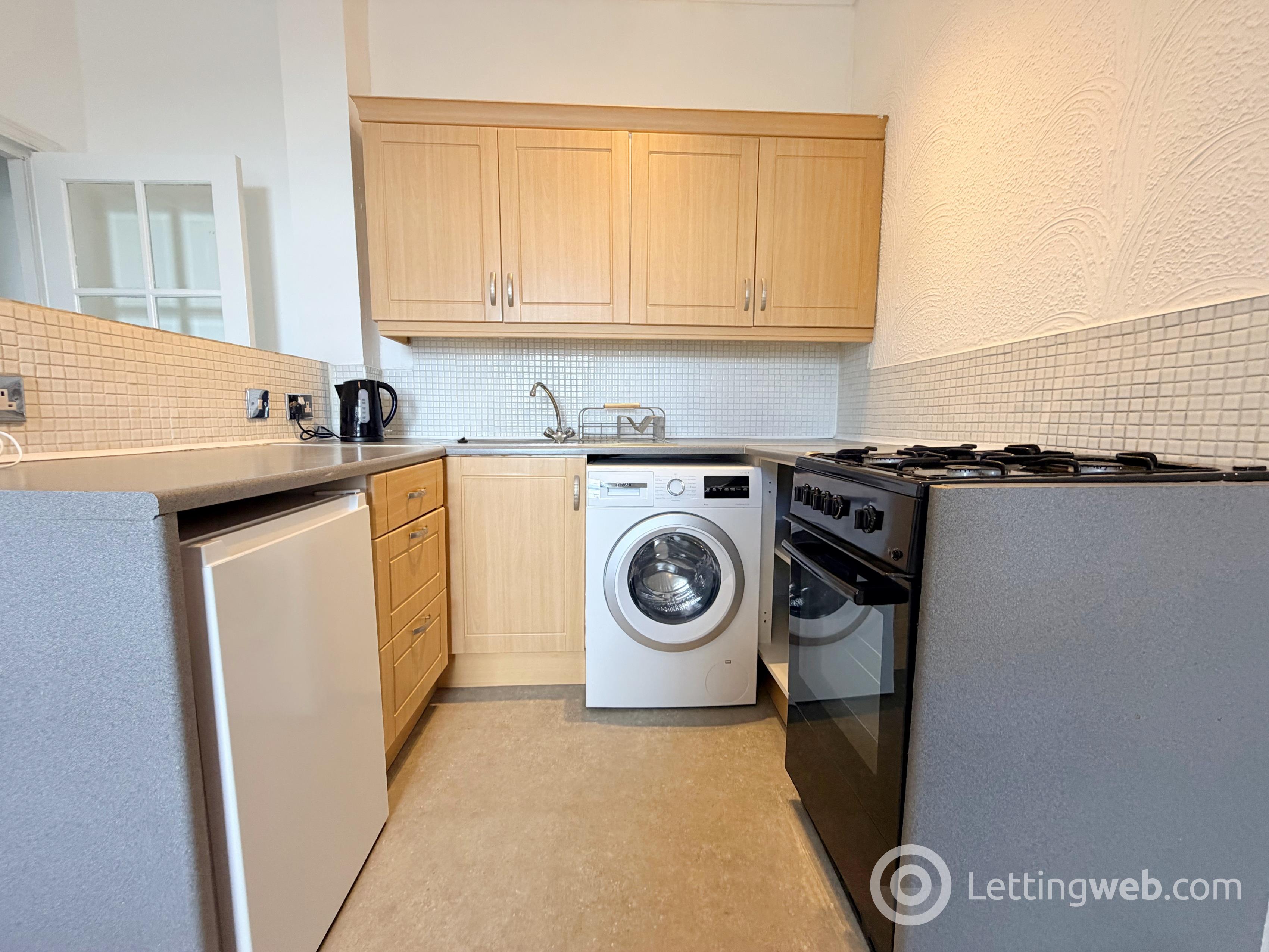 Property to rent in 8/7, Woodside Walk, Hamilton, ML3 7HY