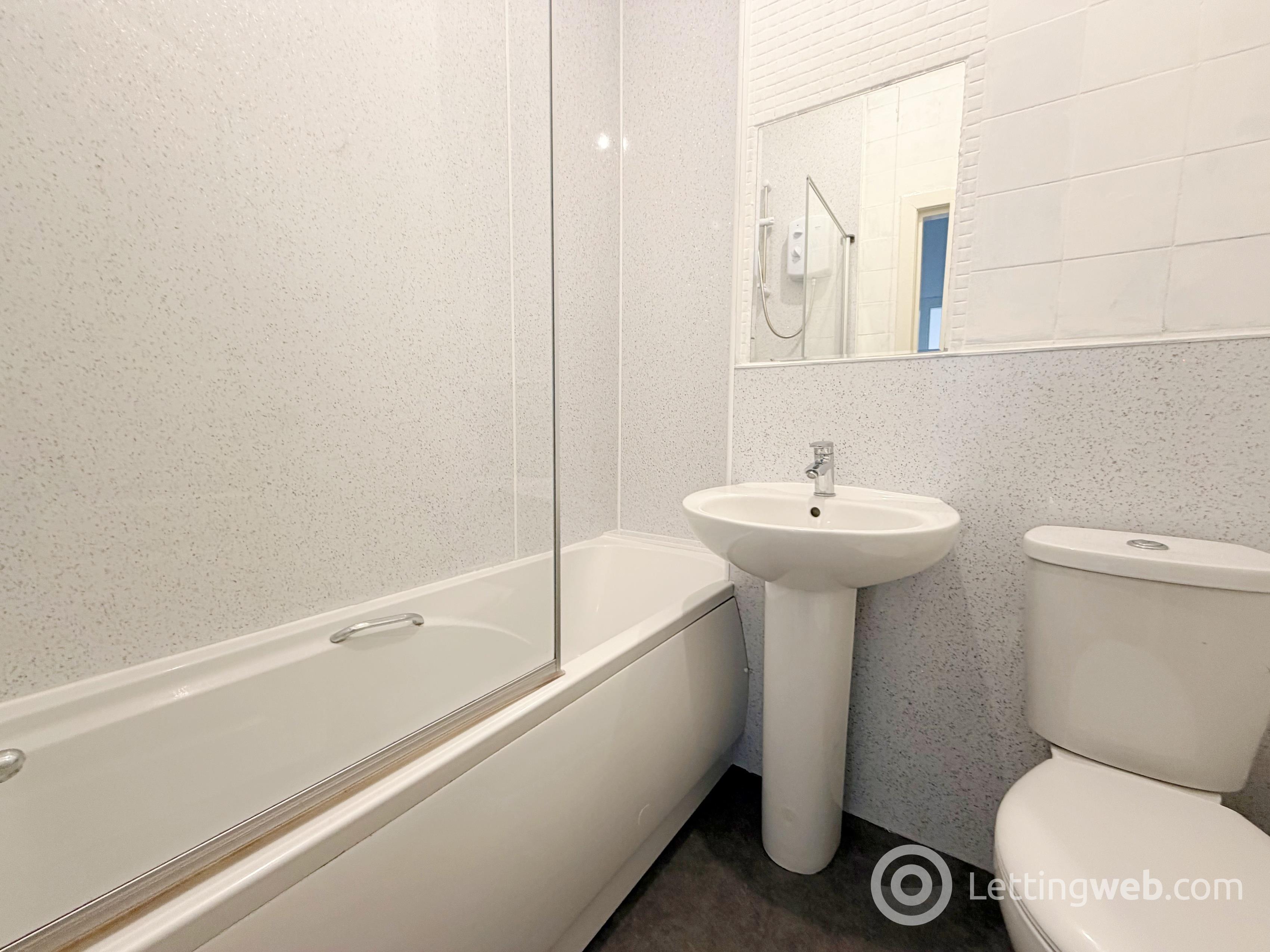 Property to rent in 8/7, Woodside Walk, Hamilton, ML3 7HY