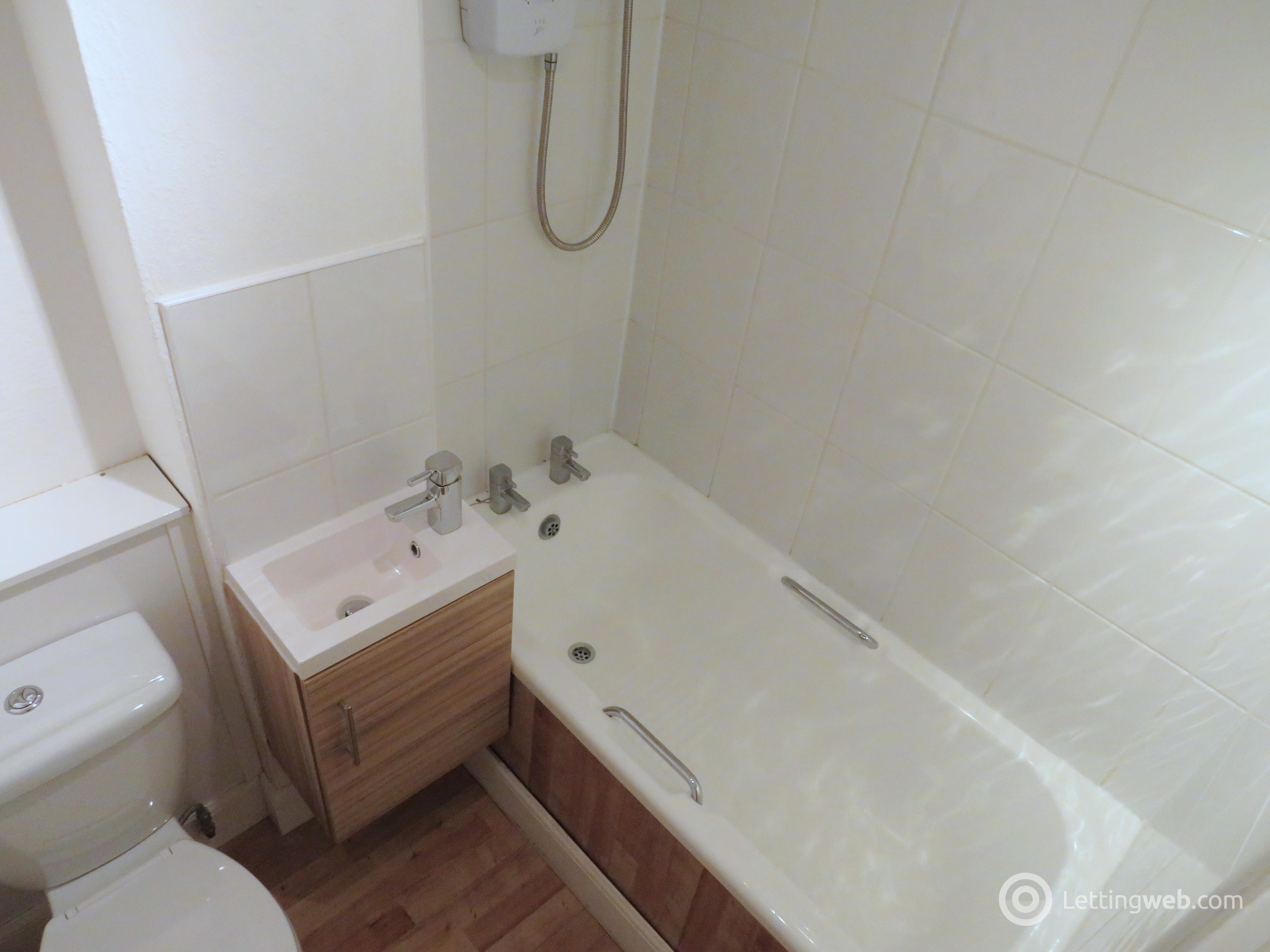 Property to rent in Avon House, The Furlongs, Hamilton