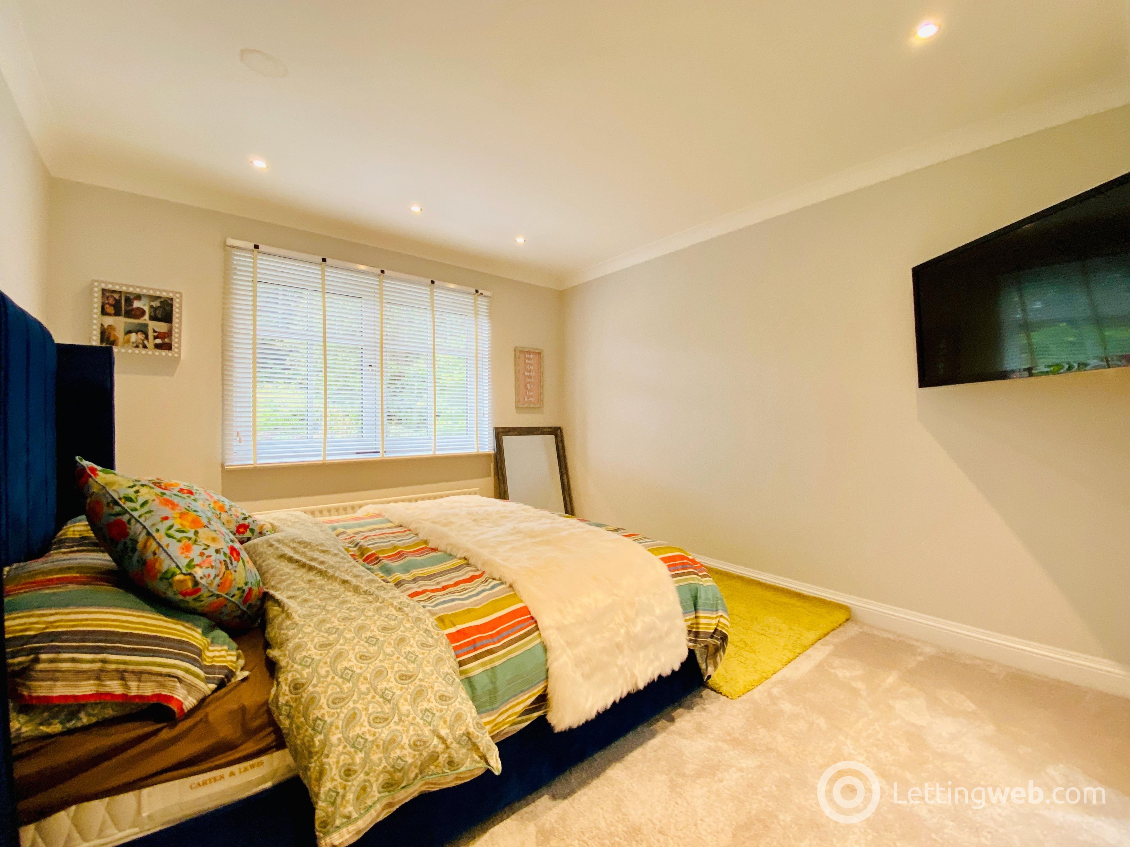 Property to rent in Royal Gardens, Bothwell, Glasgow, G71 8SY