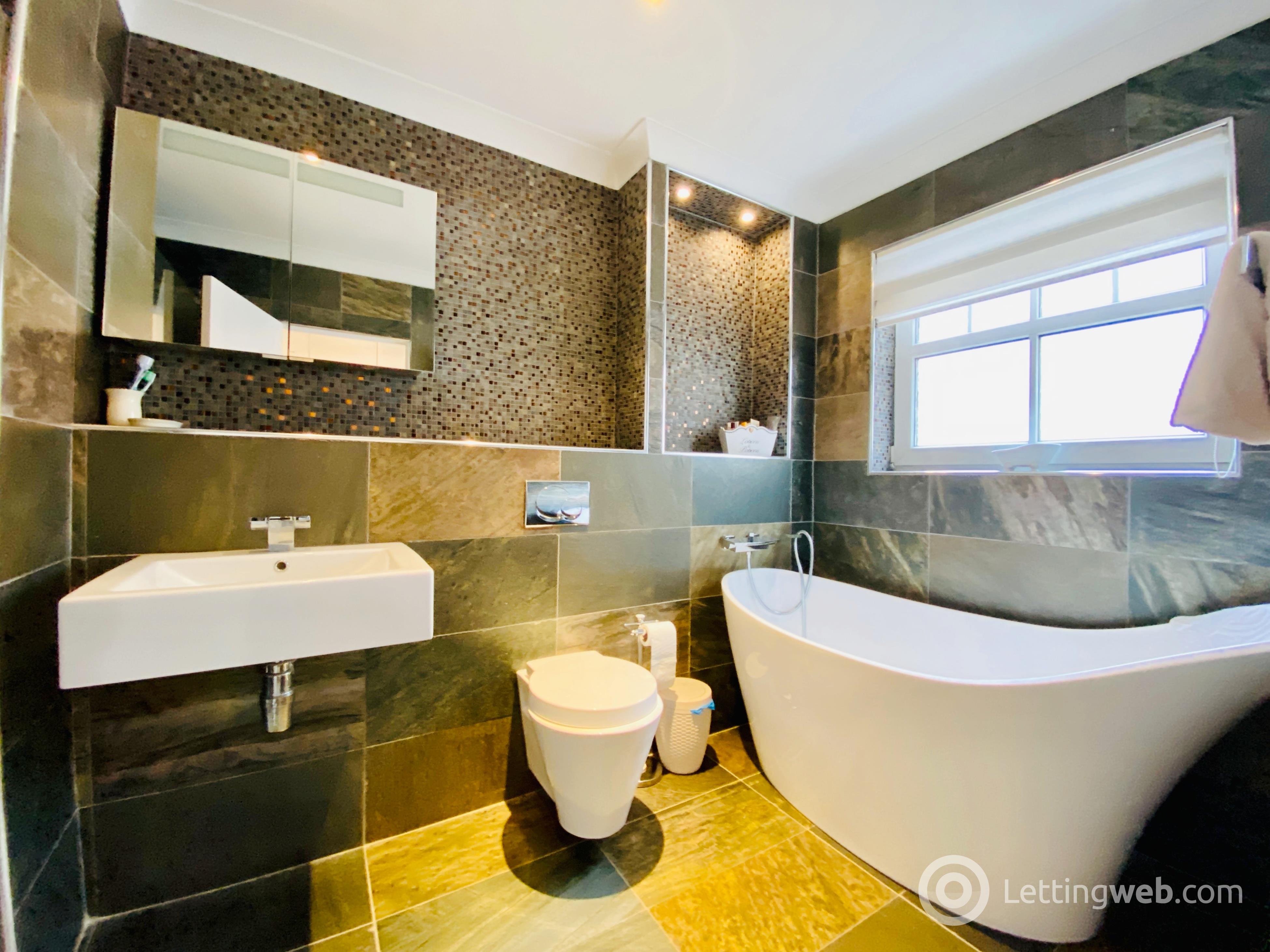 Property to rent in Royal Gardens, Bothwell, Glasgow, G71 8SY