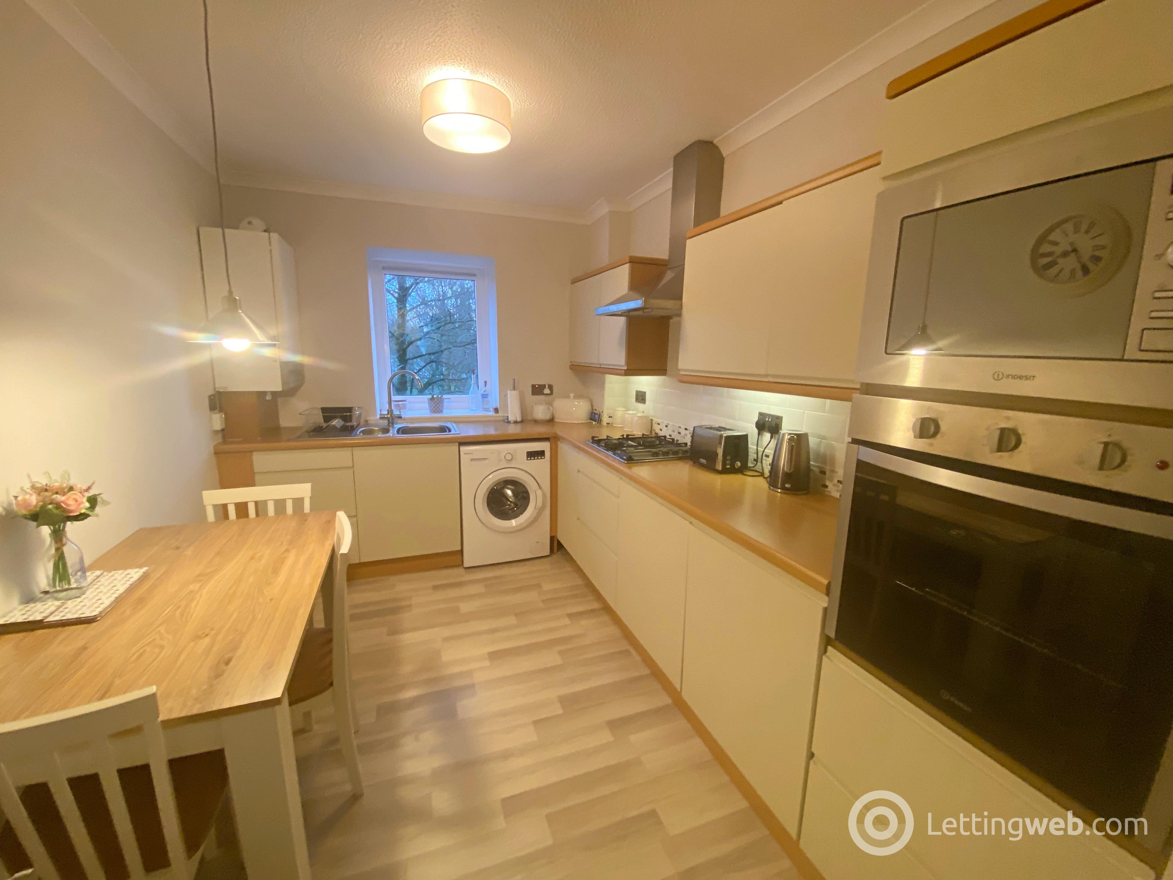 Property to rent in Park View, Strathaven, ML10 6NW