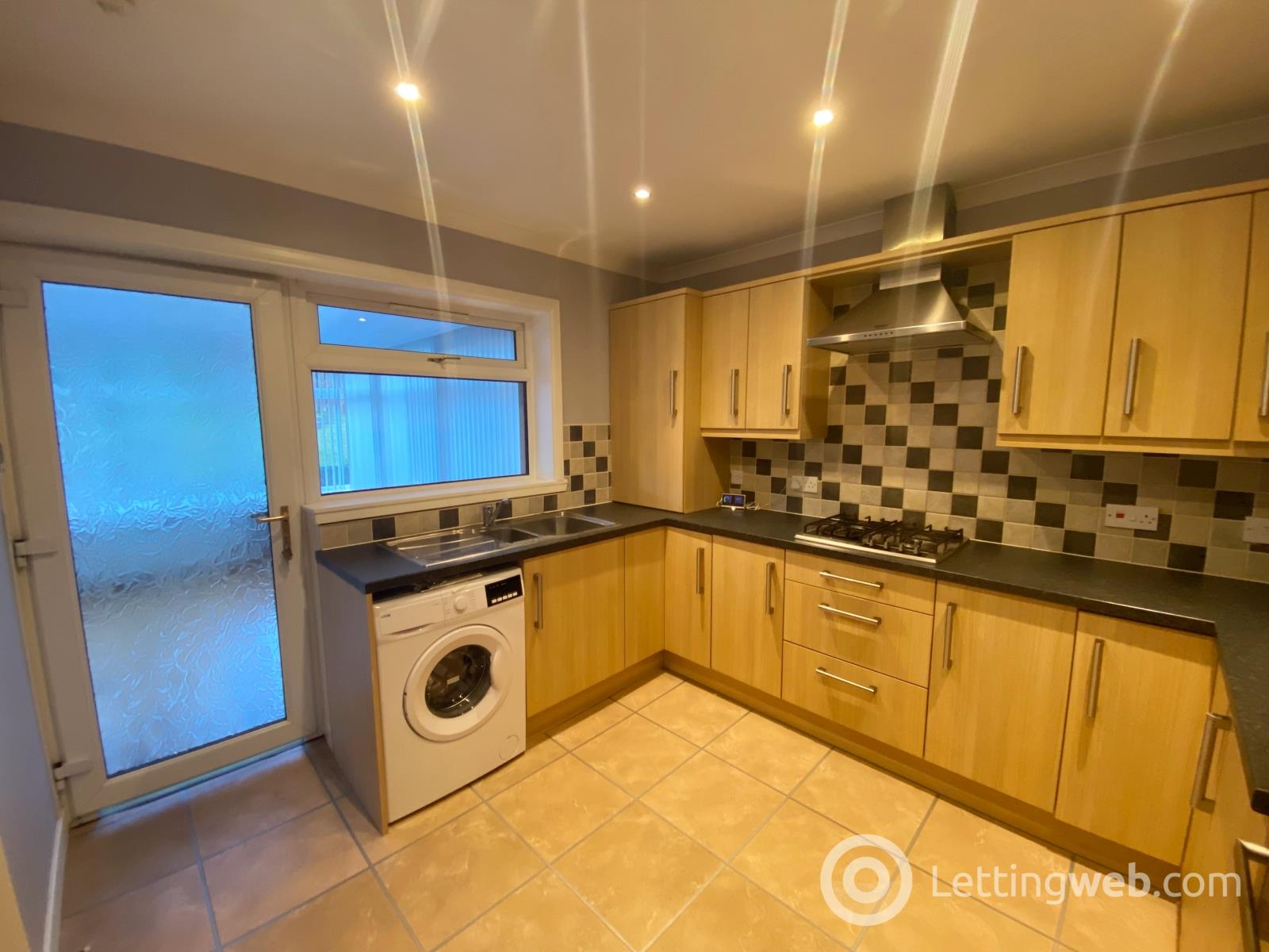 Property to rent in Brodie Place, Stonehouse, Larkhall, ML9 3NN