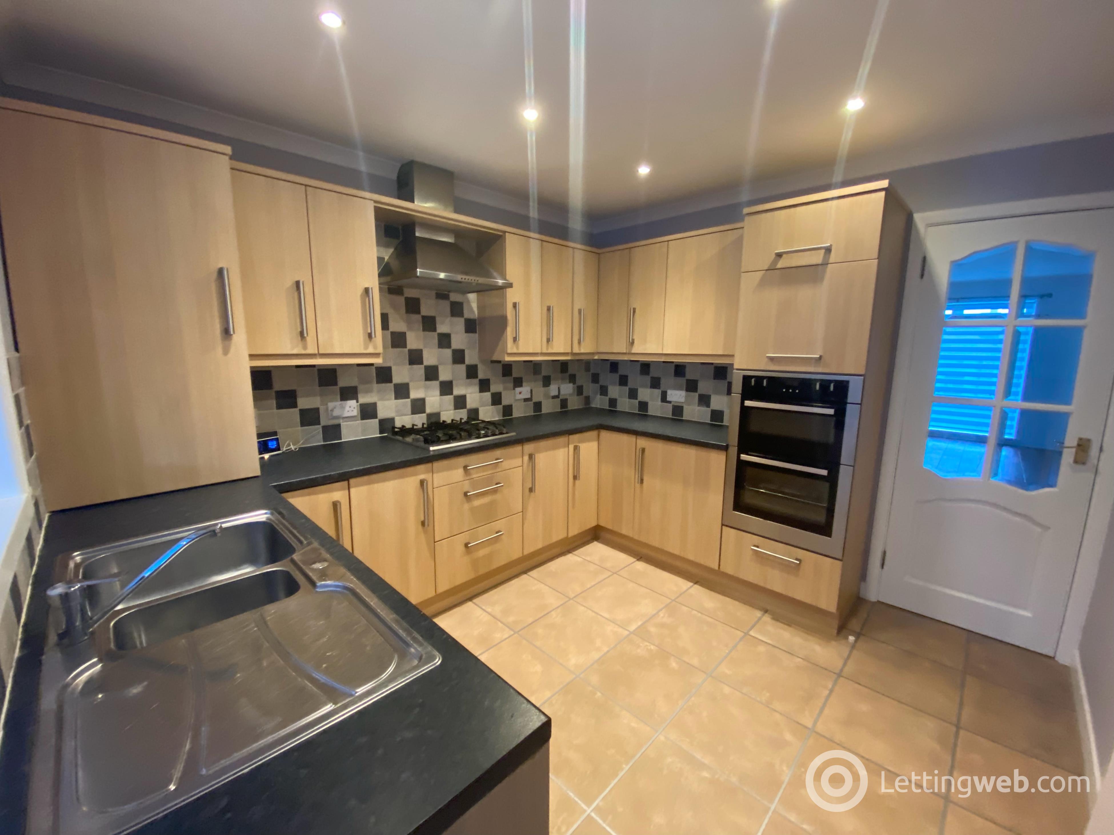 Property to rent in Brodie Place, Stonehouse, Larkhall, ML9 3NN