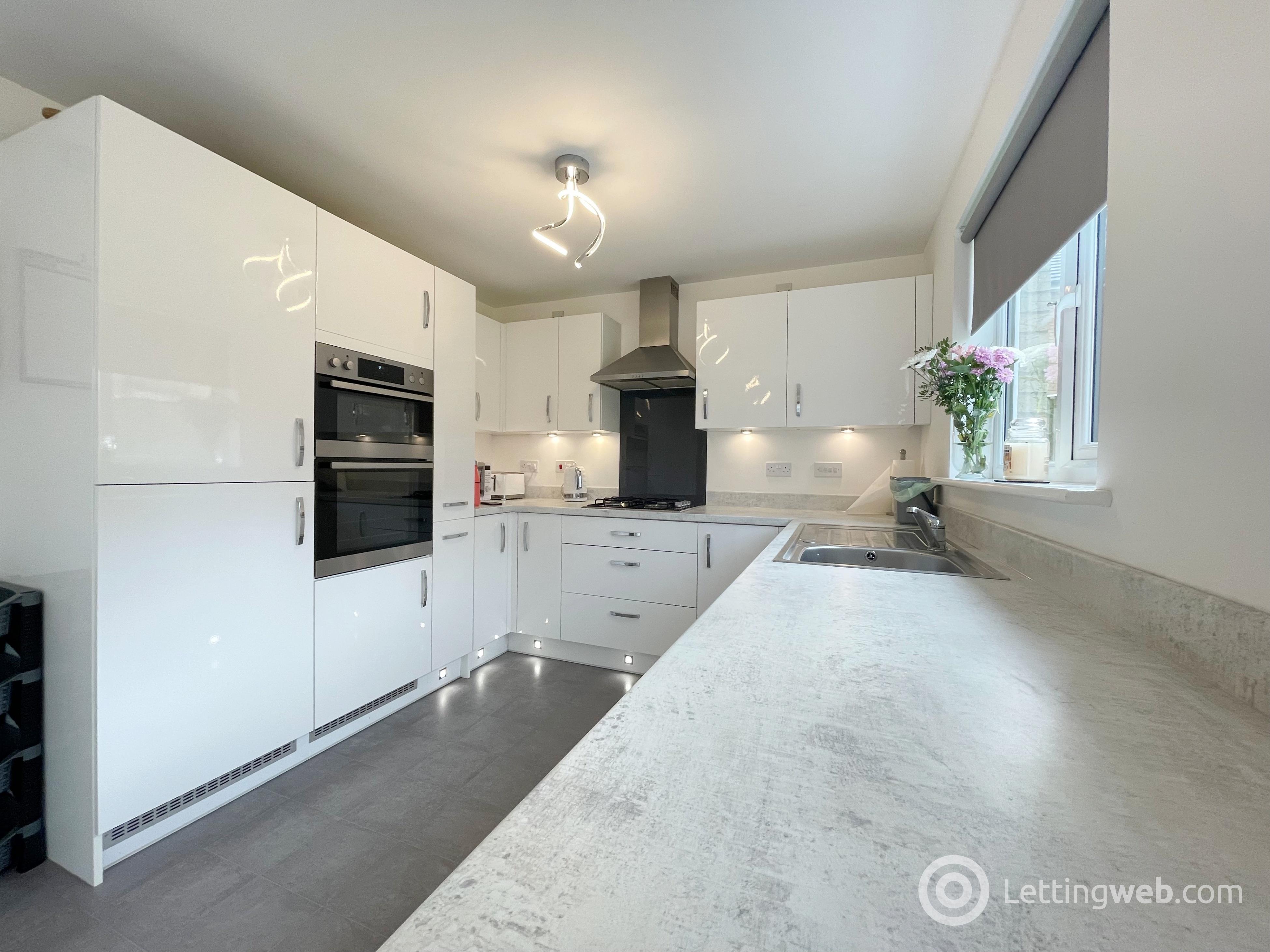 Property to rent in Rickard Avenue, Strathaven, ML10 6GW