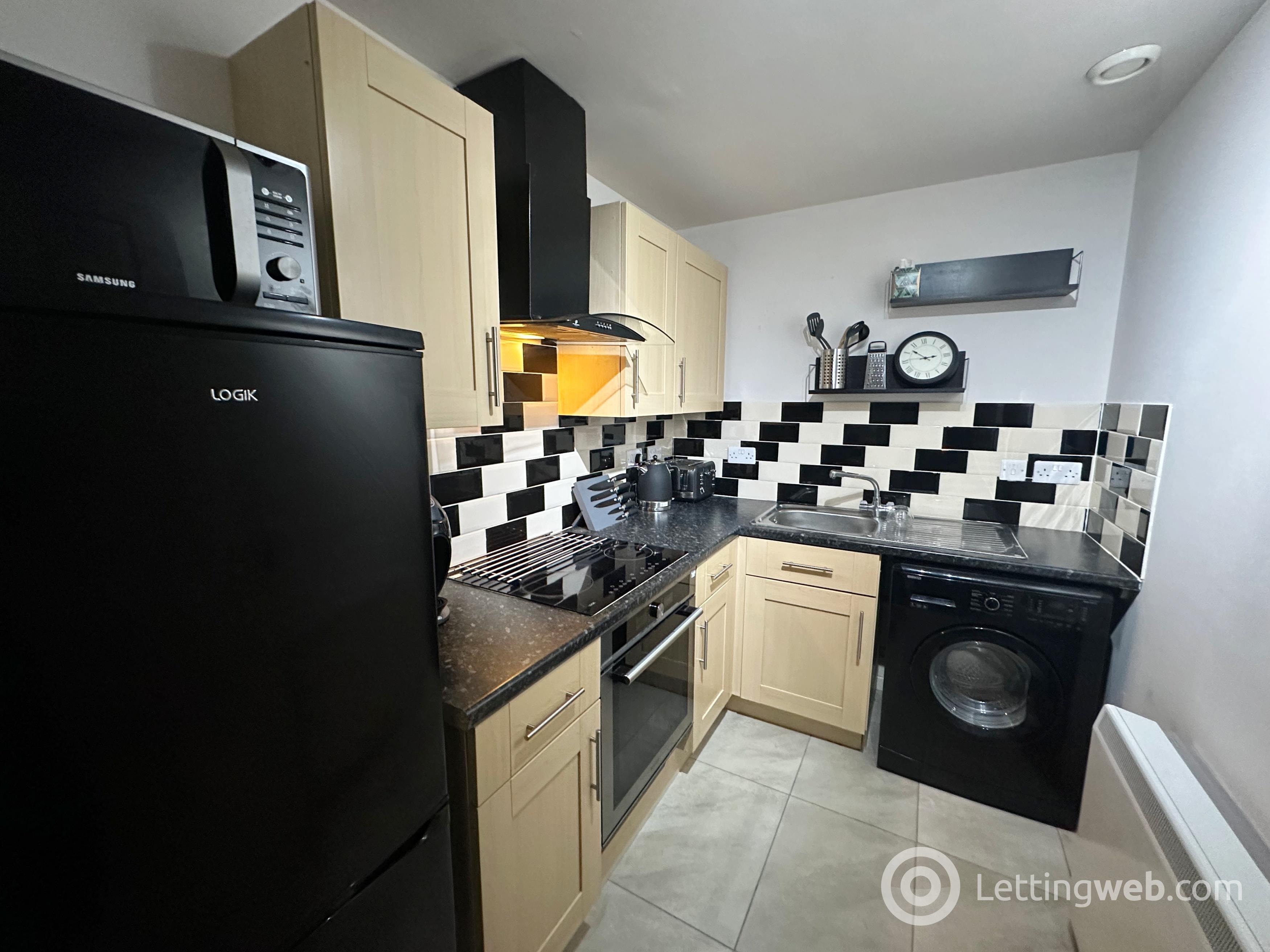 Property to rent in West Wellhall Wynd, Hamilton, ML3 9GA