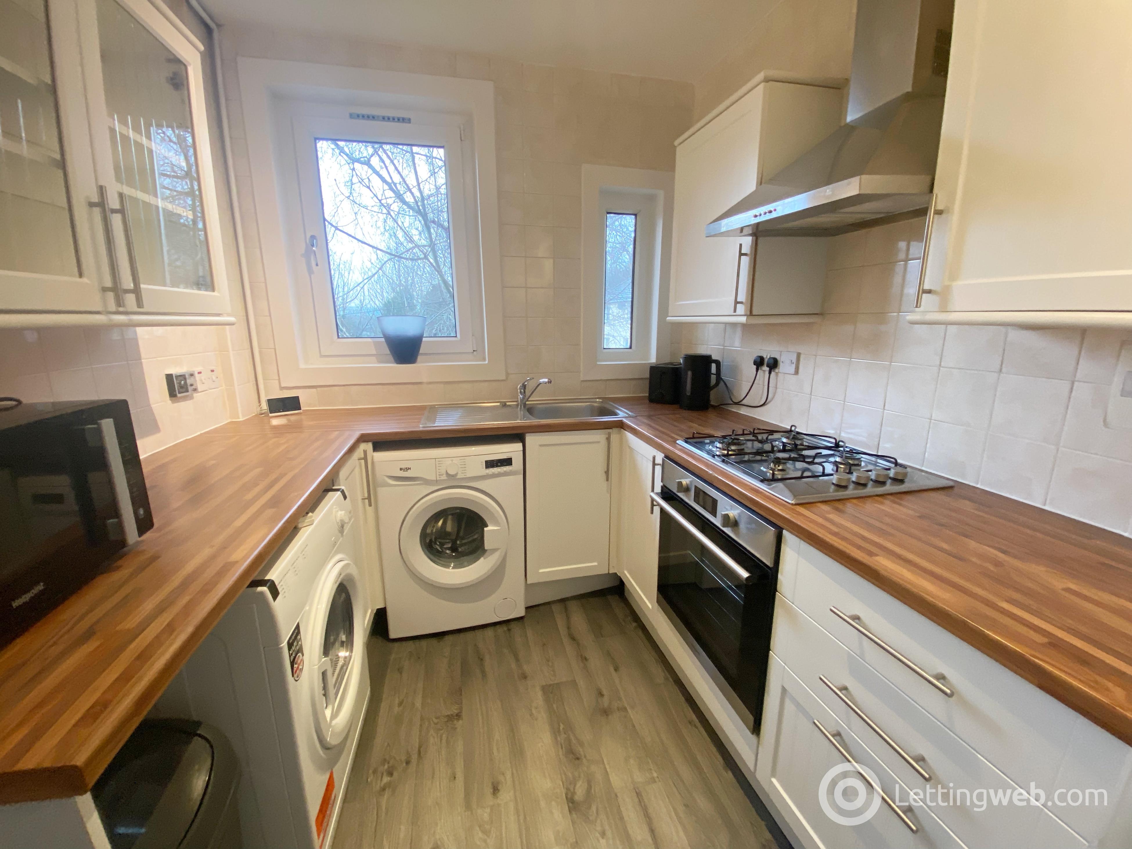 Property to rent in 6 Clyde Terrace, Bothwell, Glasgow, G71 8DX