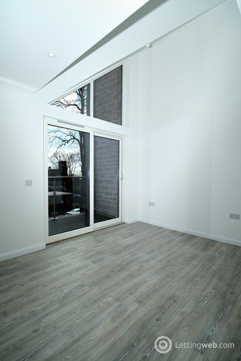 Property to rent in Woodland Drive