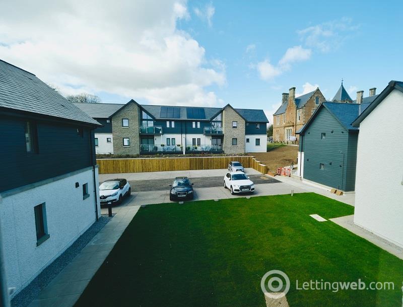 Property to rent in Woodland Drive