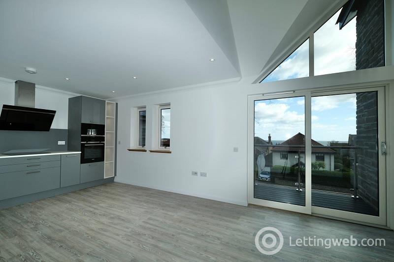 Property to rent in Woodland Drive