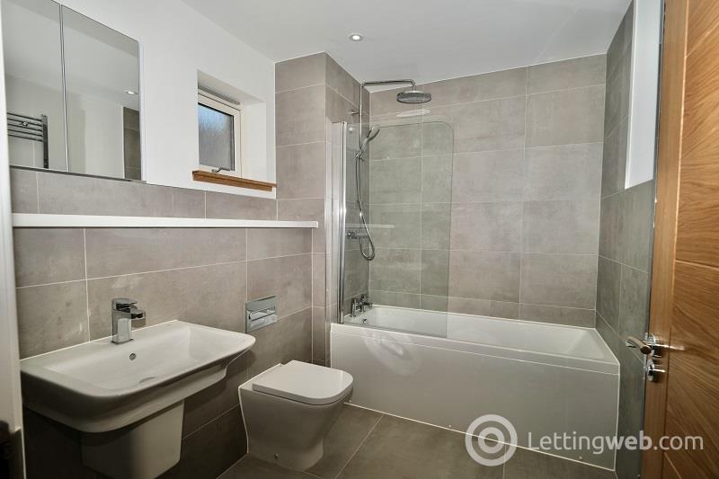 Property to rent in Woodland Drive