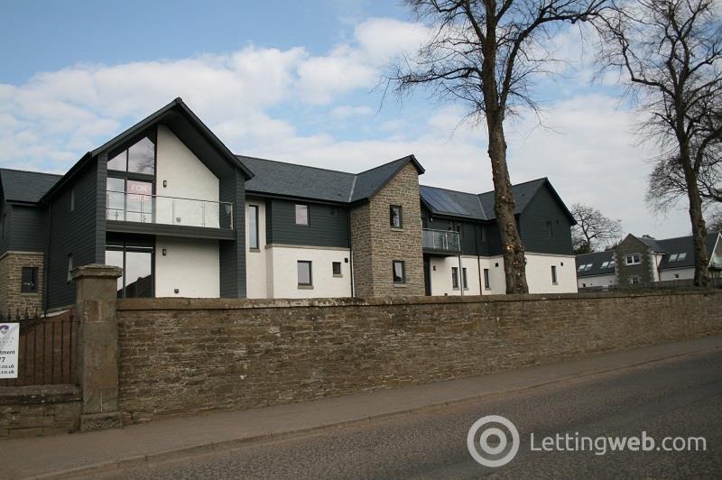 Property to rent in Woodland Drive