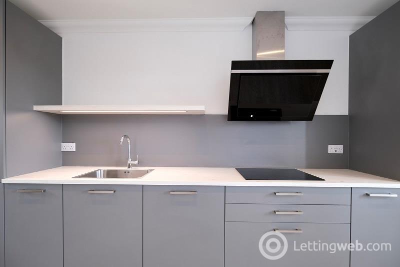 Property to rent in Woodland Drive