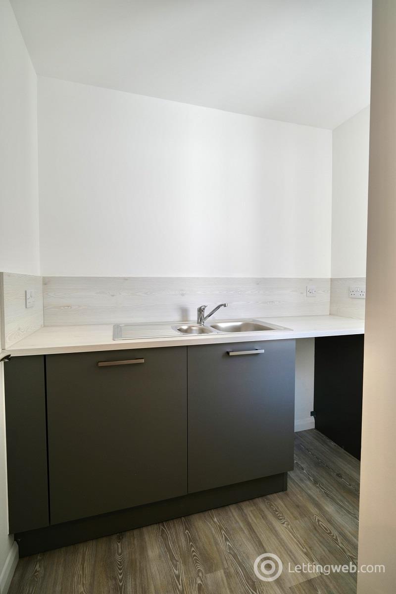 Property to rent in Woodland Drive