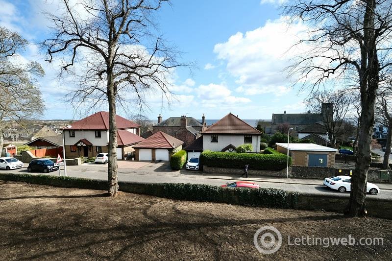 Property to rent in Woodland Drive