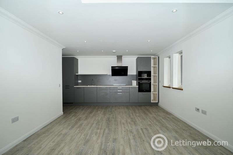 Property to rent in Woodland Drive