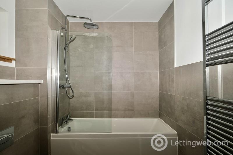 Property to rent in Woodland Drive