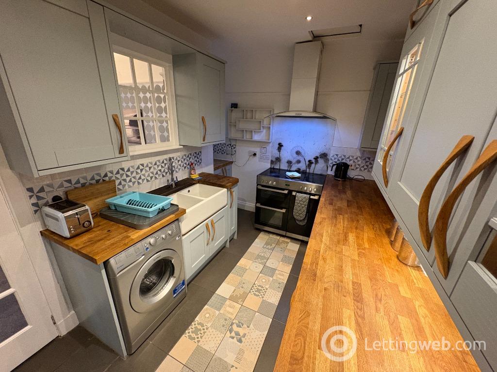 Property to rent in High Street, Tillicoultry, Clackmannanshire, FK13 6DT